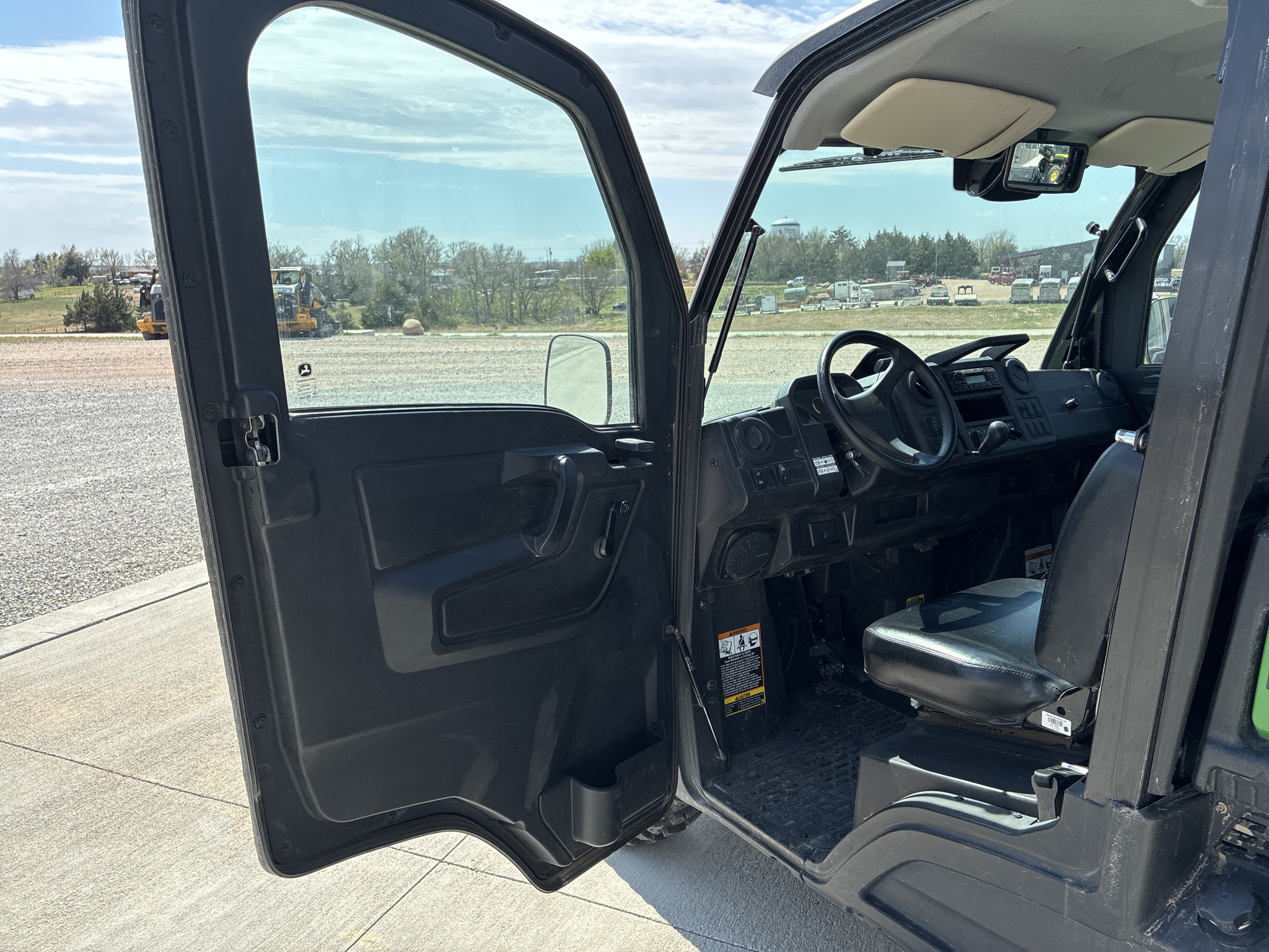  2023 John Deere XUV 835M at LandMark in Hebron, NE