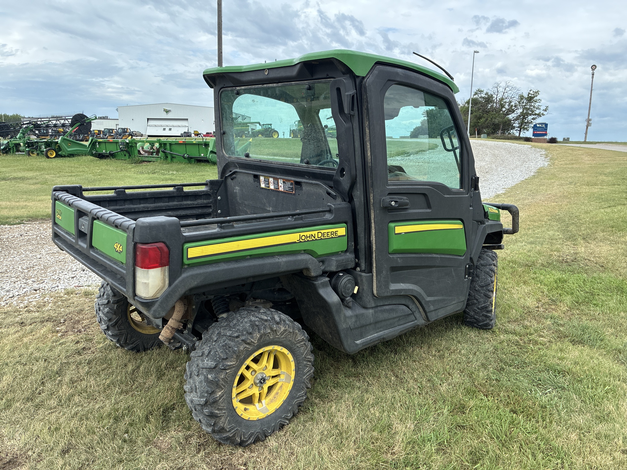  2019 John Deere XUV 835R at LandMark in Beatrice, NE