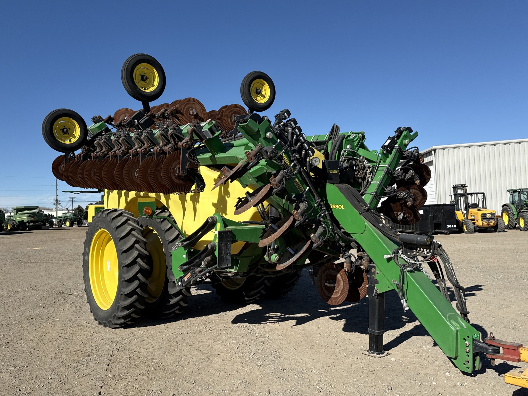  2022 John Deere 2530L at LandMark in Gothenburg, NE