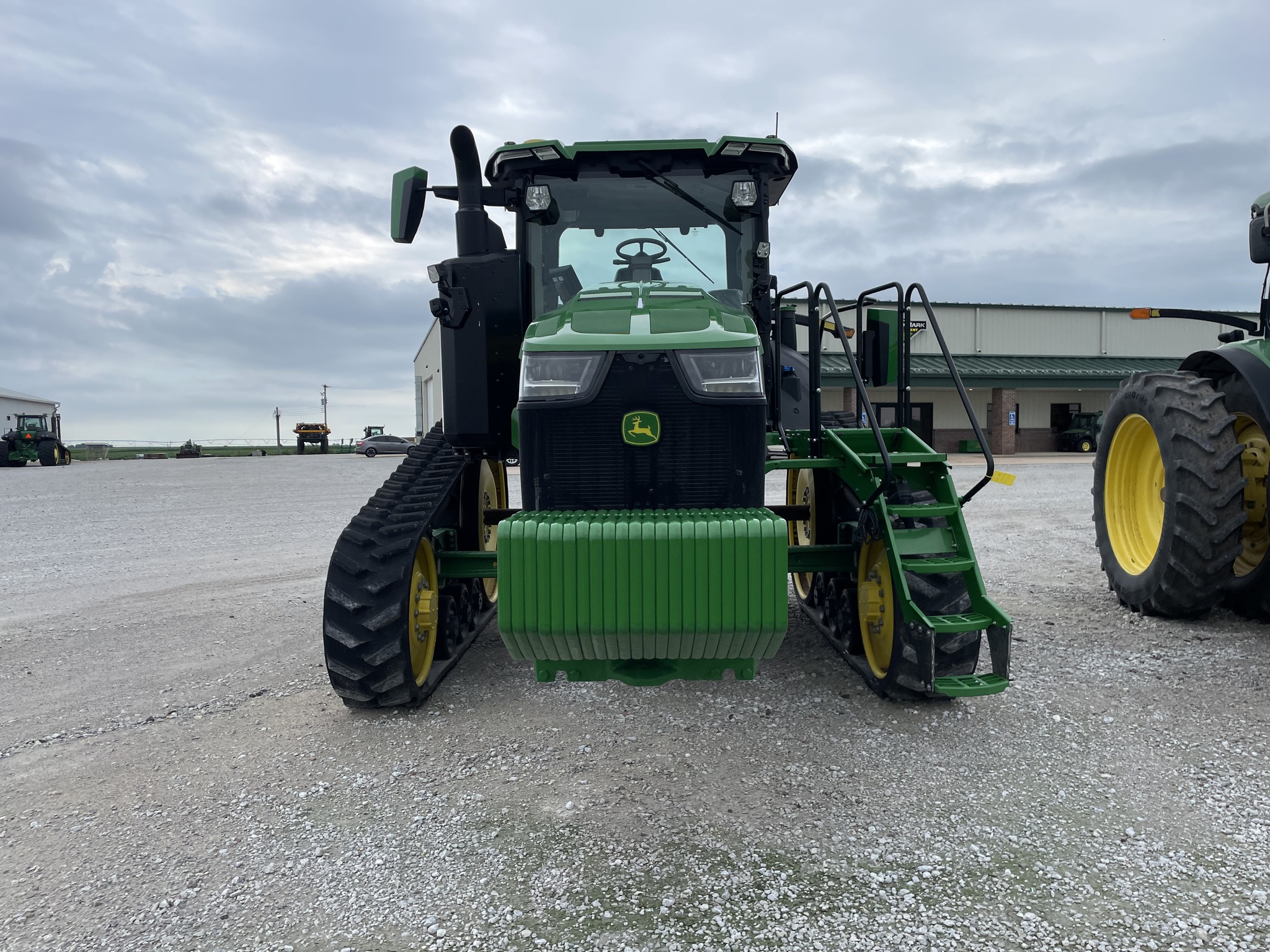  2024 John Deere 8RT 370 at LandMark in Fairfield, NE