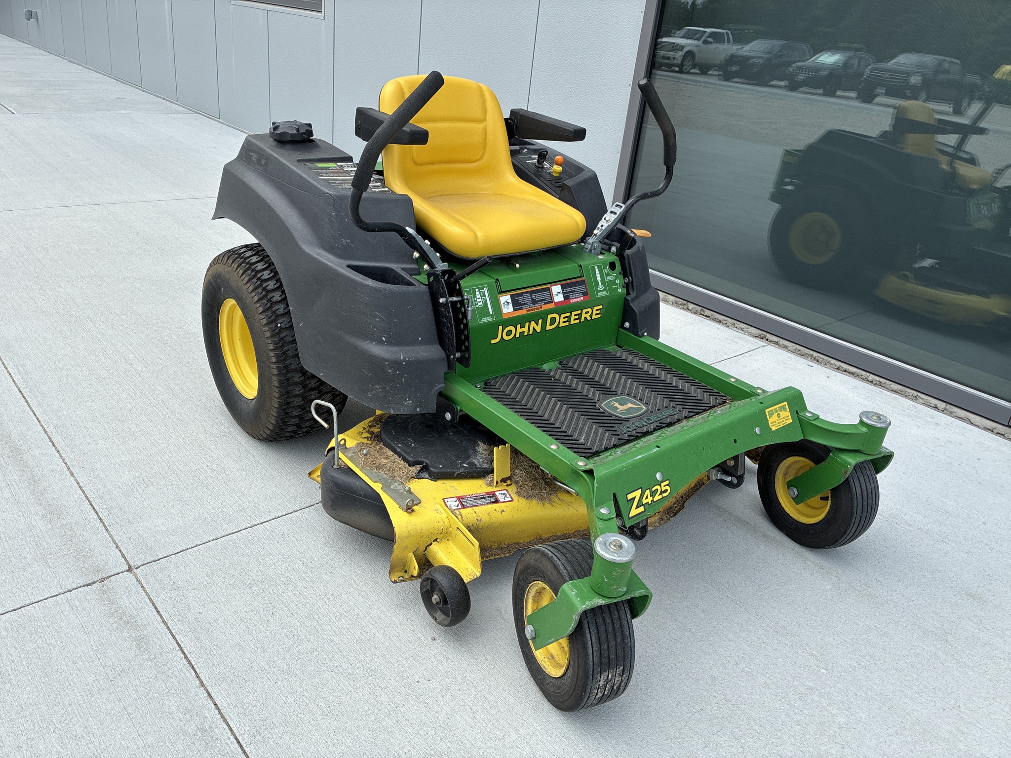  2013 John Deere Z425 at LandMark in Hastings, NE