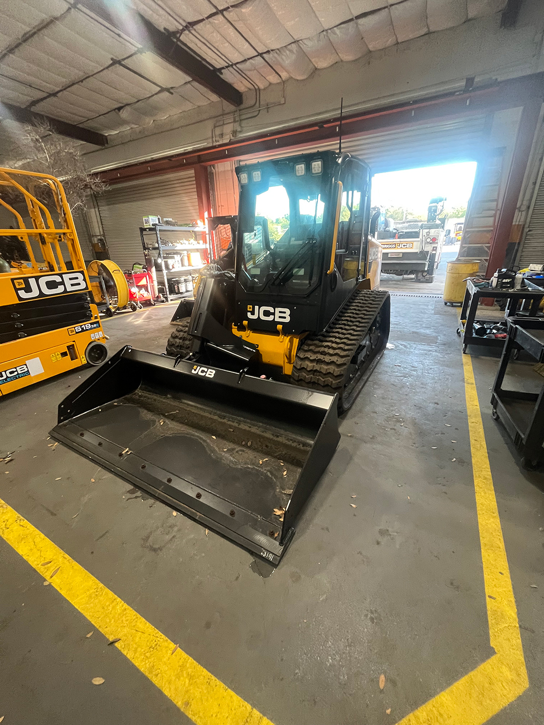 New 2025 JCB 270T T4 at Briggs Equipment in Jacksonville, FL (JCB)