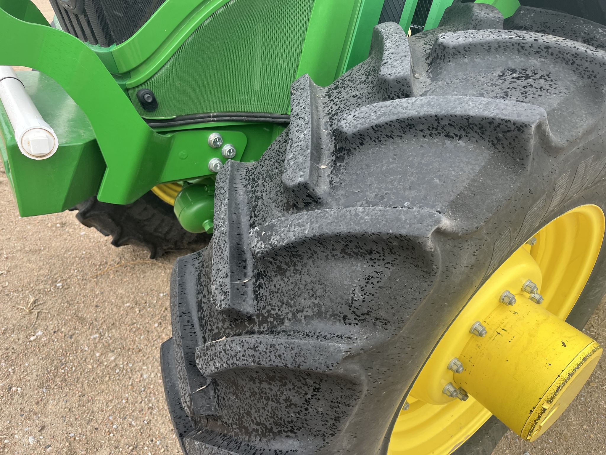  2019 John Deere 6230R at LandMark in Gothenburg, NE