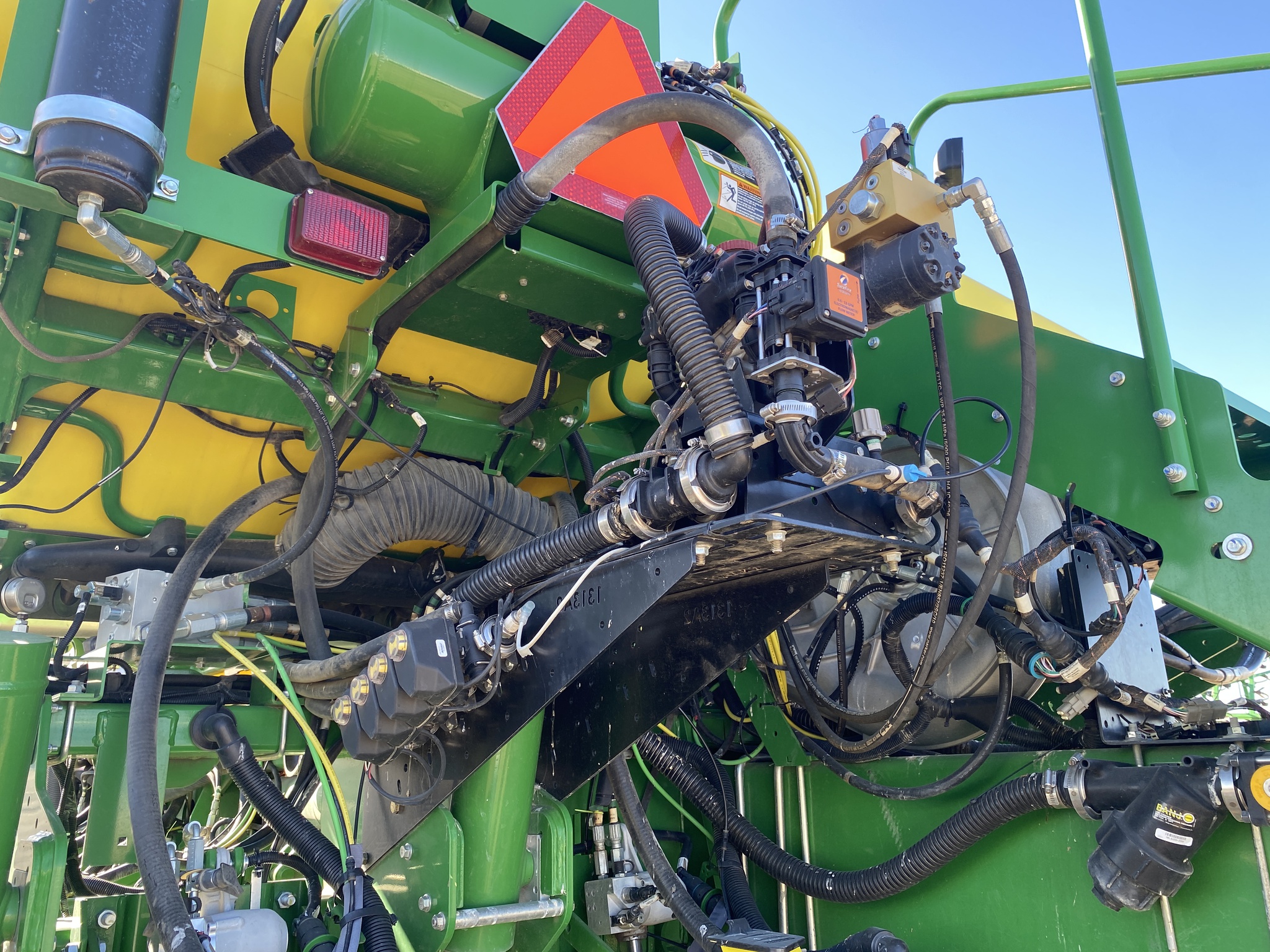  2018 John Deere 1775NT at LandMark in Hebron, NE