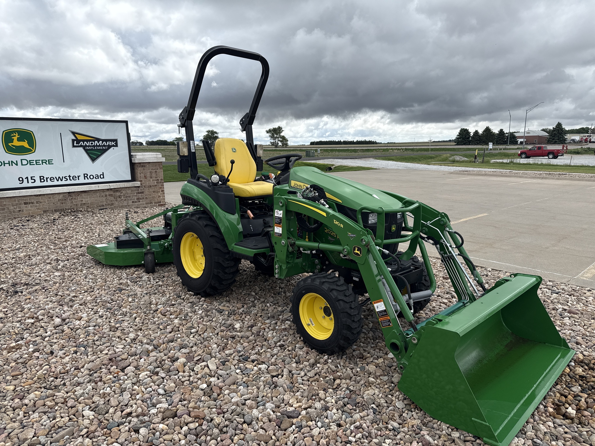   John Deere 2025R at LandMark in Holdrege, NE