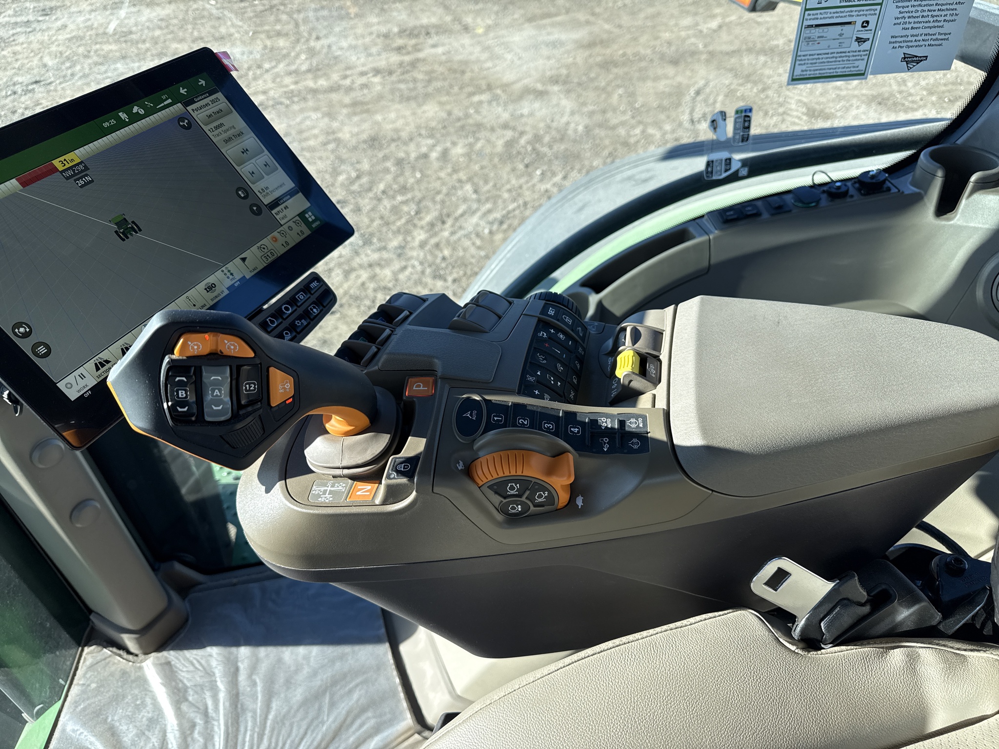  2025 John Deere 8R 370 at LandMark in Gothenburg, NE