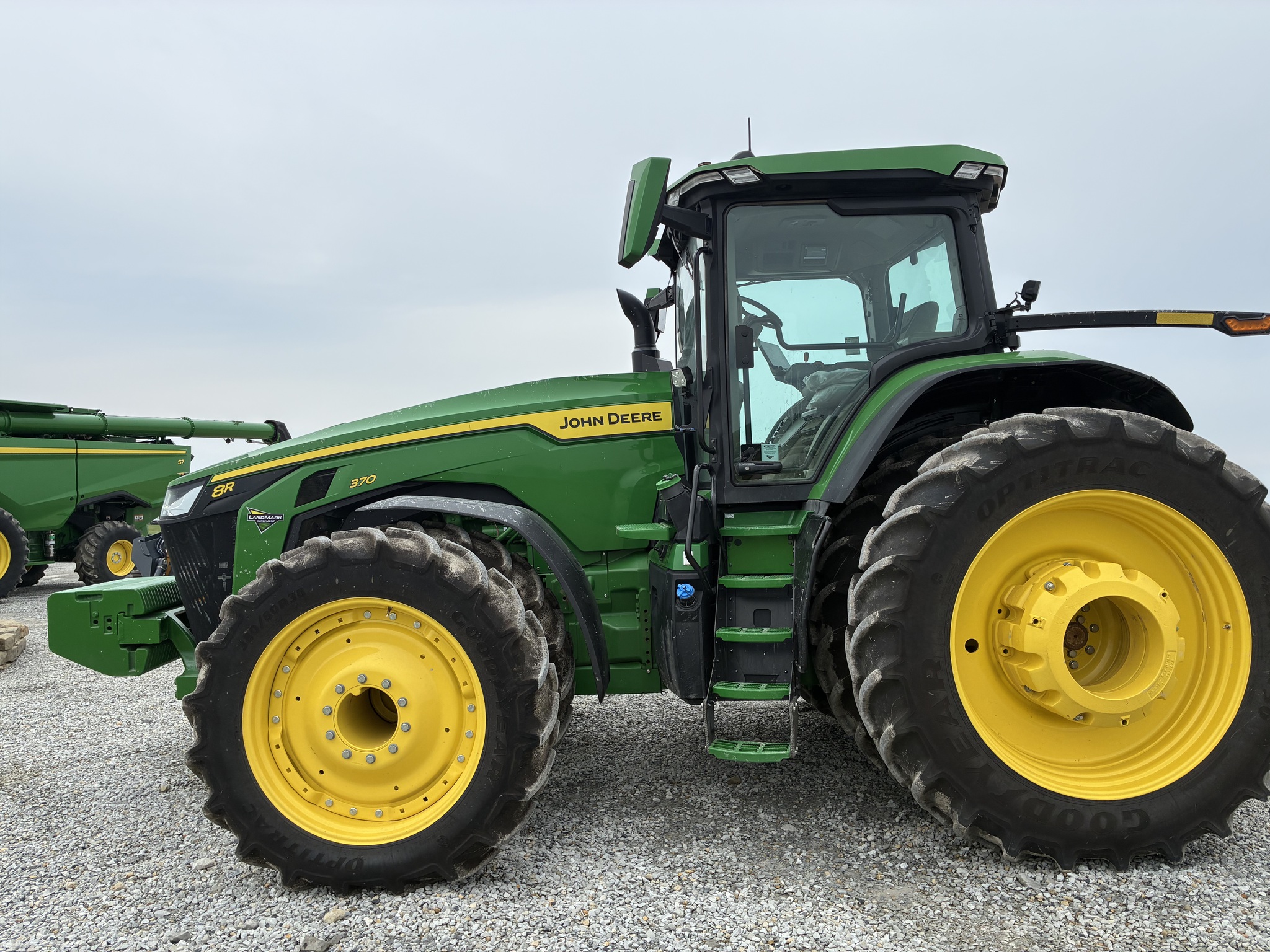  2025 John Deere 8R 370 at LandMark in Hebron, NE