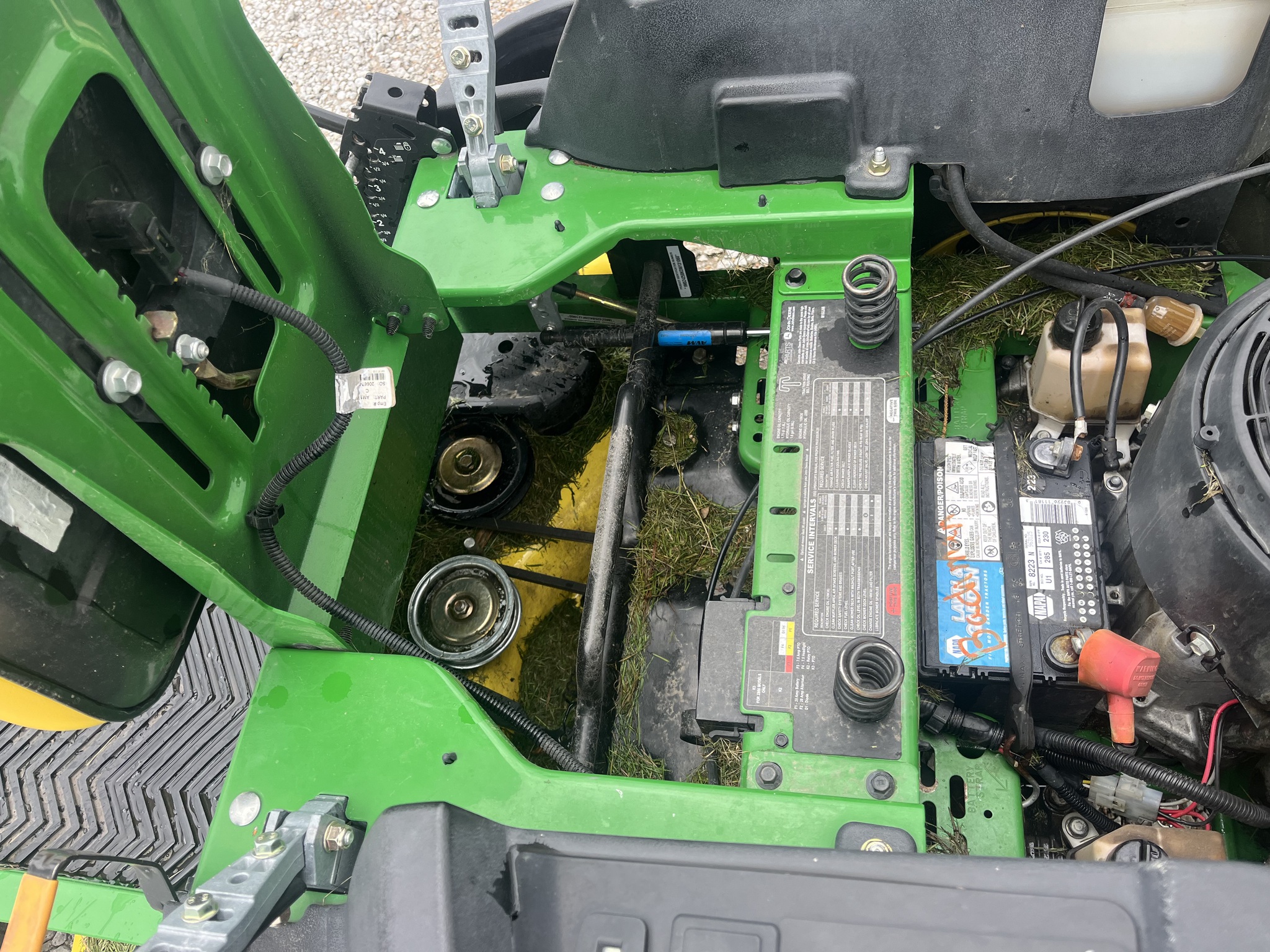  2013 John Deere Z425 at LandMark in Hastings, NE