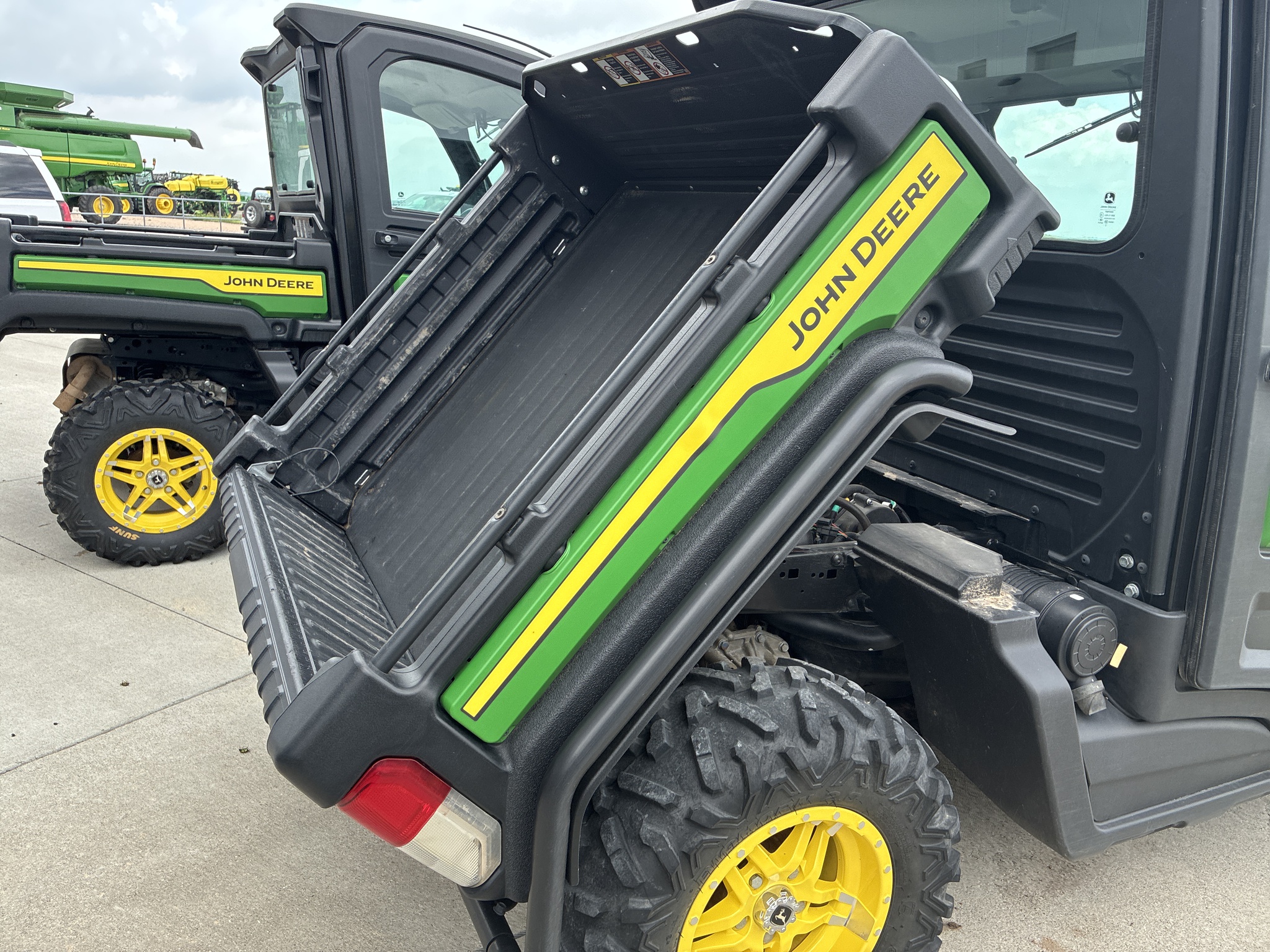  2024 John Deere XUV835M HVAC Cab at LandMark in Hebron, NE