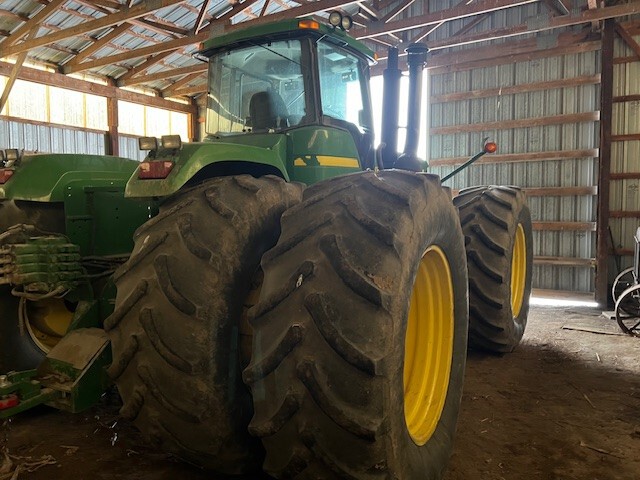 On Lot 1997 John Deere 9400 at Tri County Equipment Caro, MI