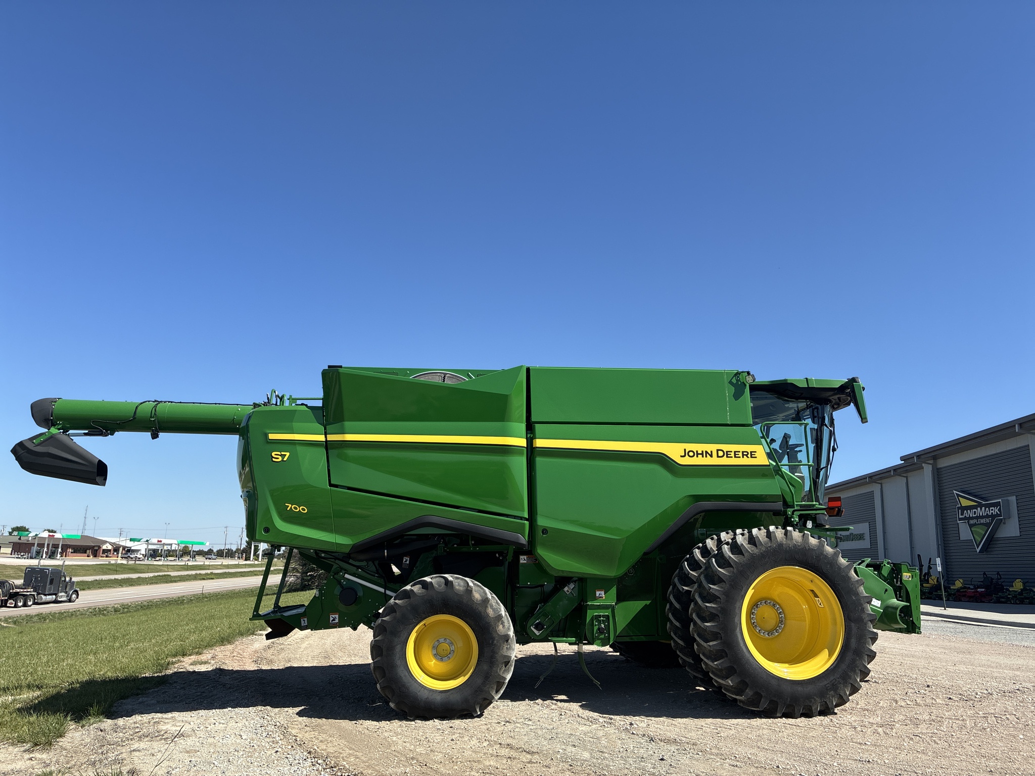  2025 John Deere S7 700 at LandMark in Hebron, NE