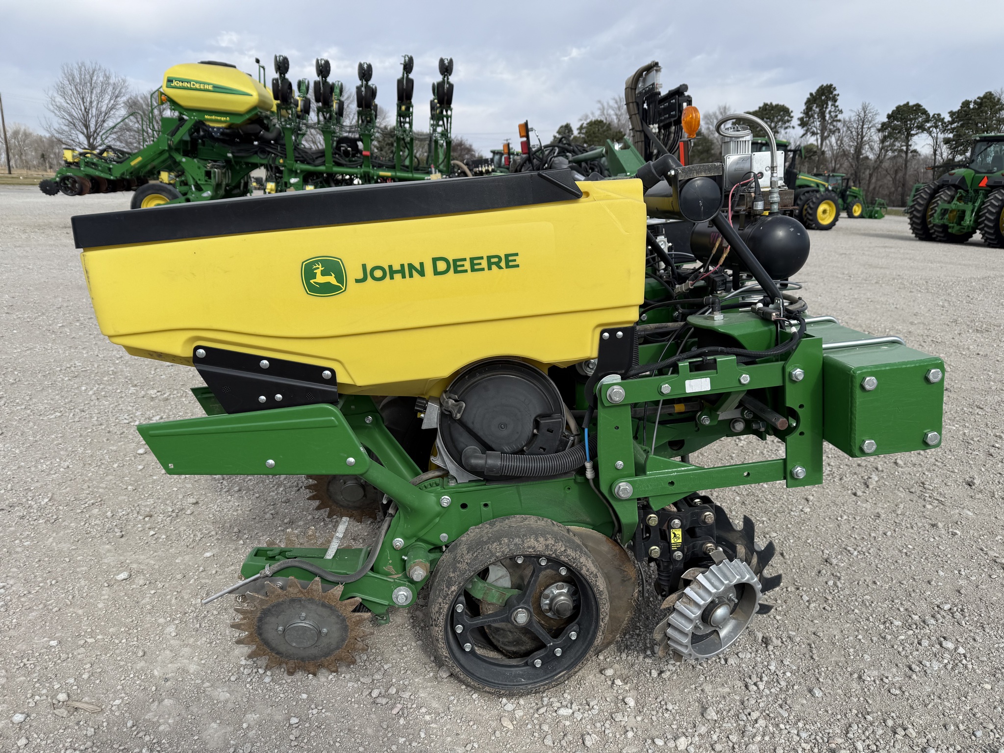  2025 John Deere 1725 at LandMark in Holdrege, NE