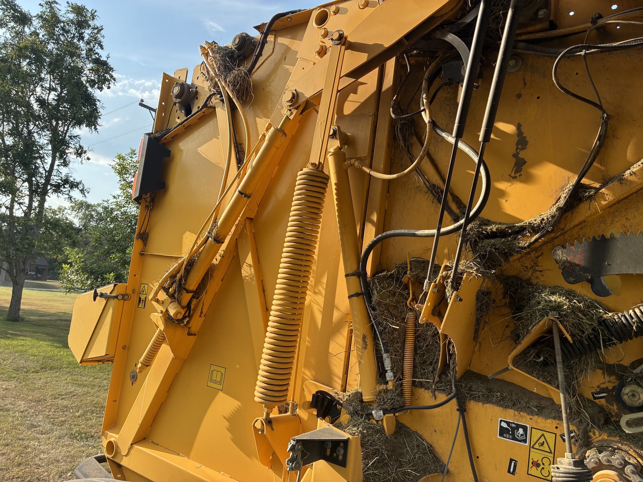  2023 NEW HOLLAND Rollbelt 560 at LandMark in Beatrice, NE