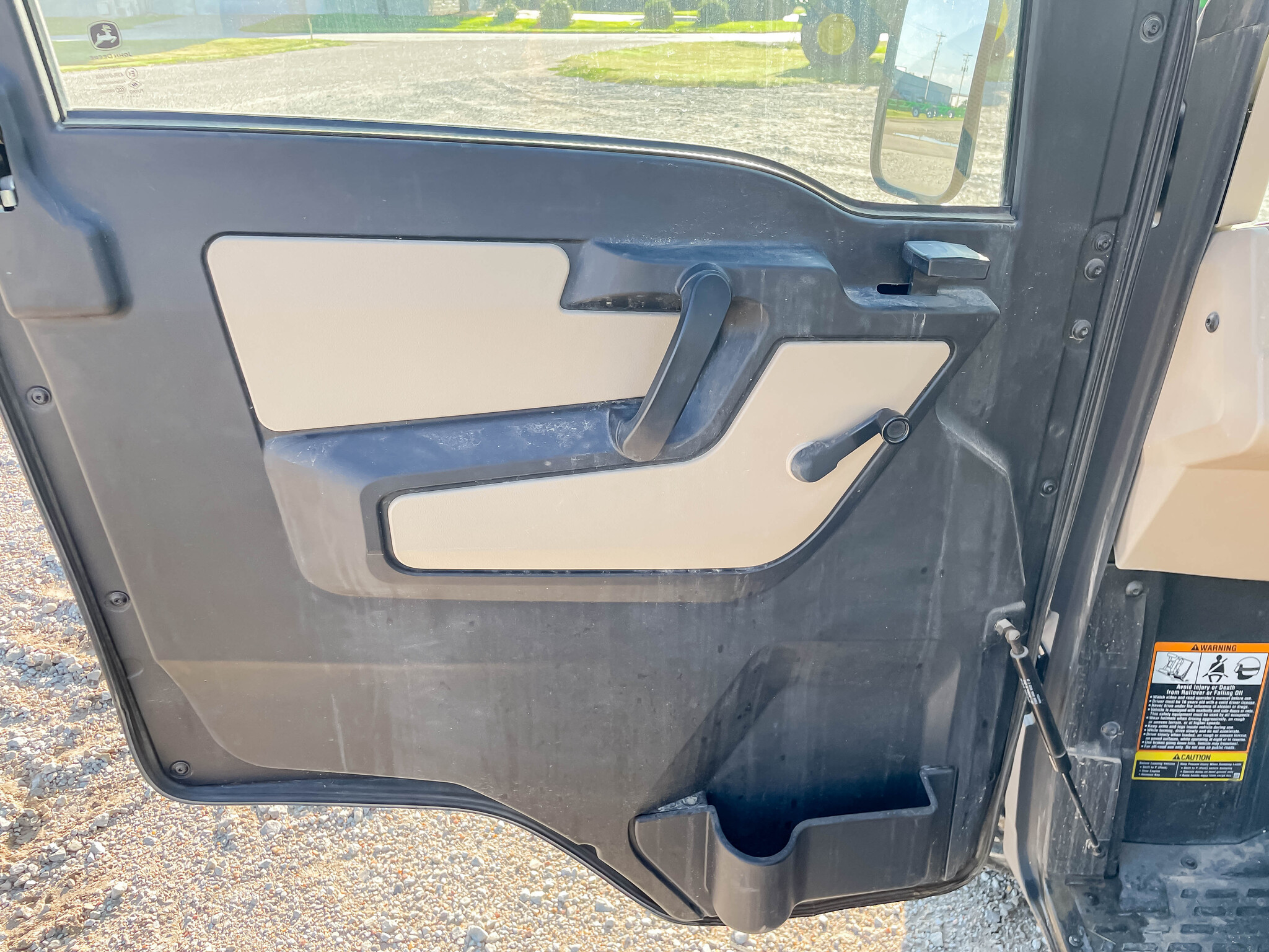  2021 John Deere XUV 835R at LandMark in Hastings, NE