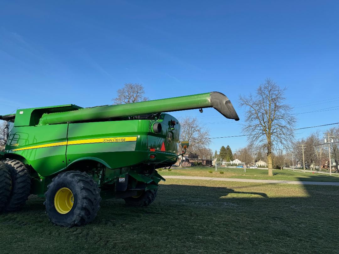 On Lot 2014 John Deere S660 at Tri County Equipment Bad Axe, MI