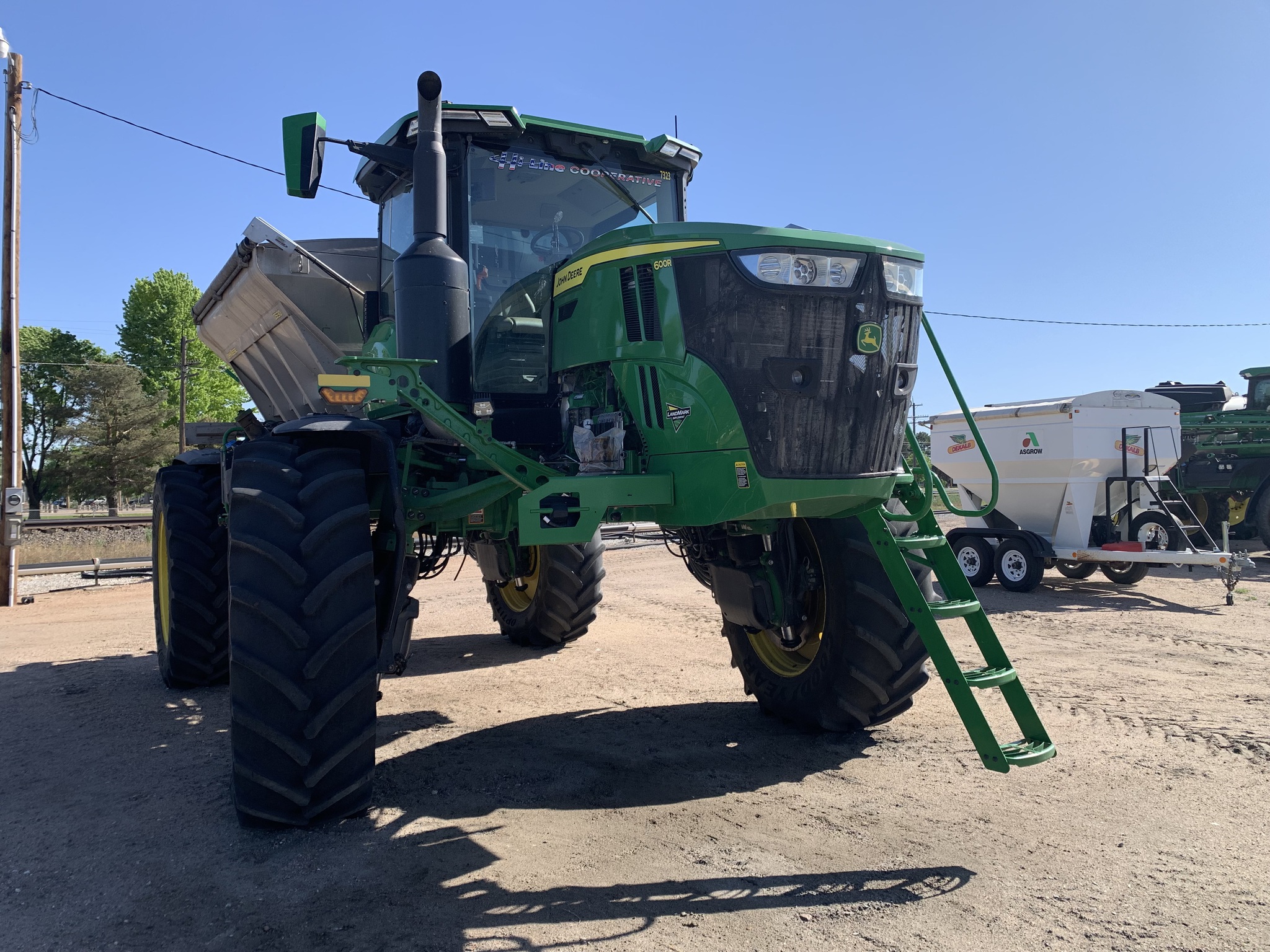  2023 John Deere 600R at LandMark in Gothenburg, NE