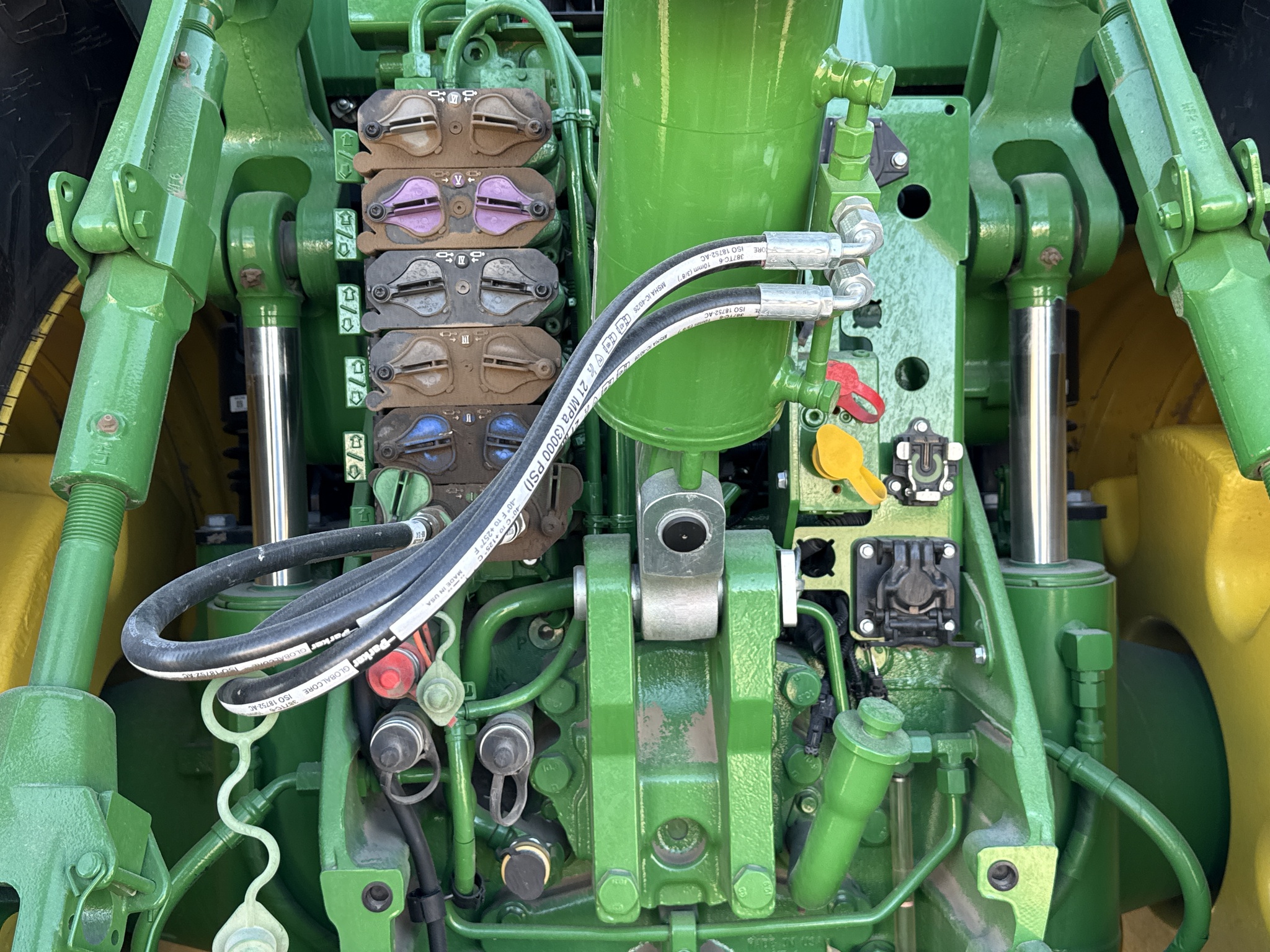  2025 John Deere 8R 370 at LandMark in Gothenburg, NE