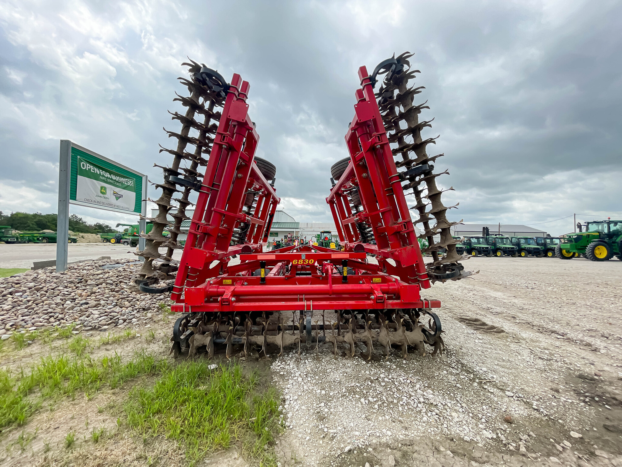  2021 Sunflower 6830-25 at LandMark in Minden, NE