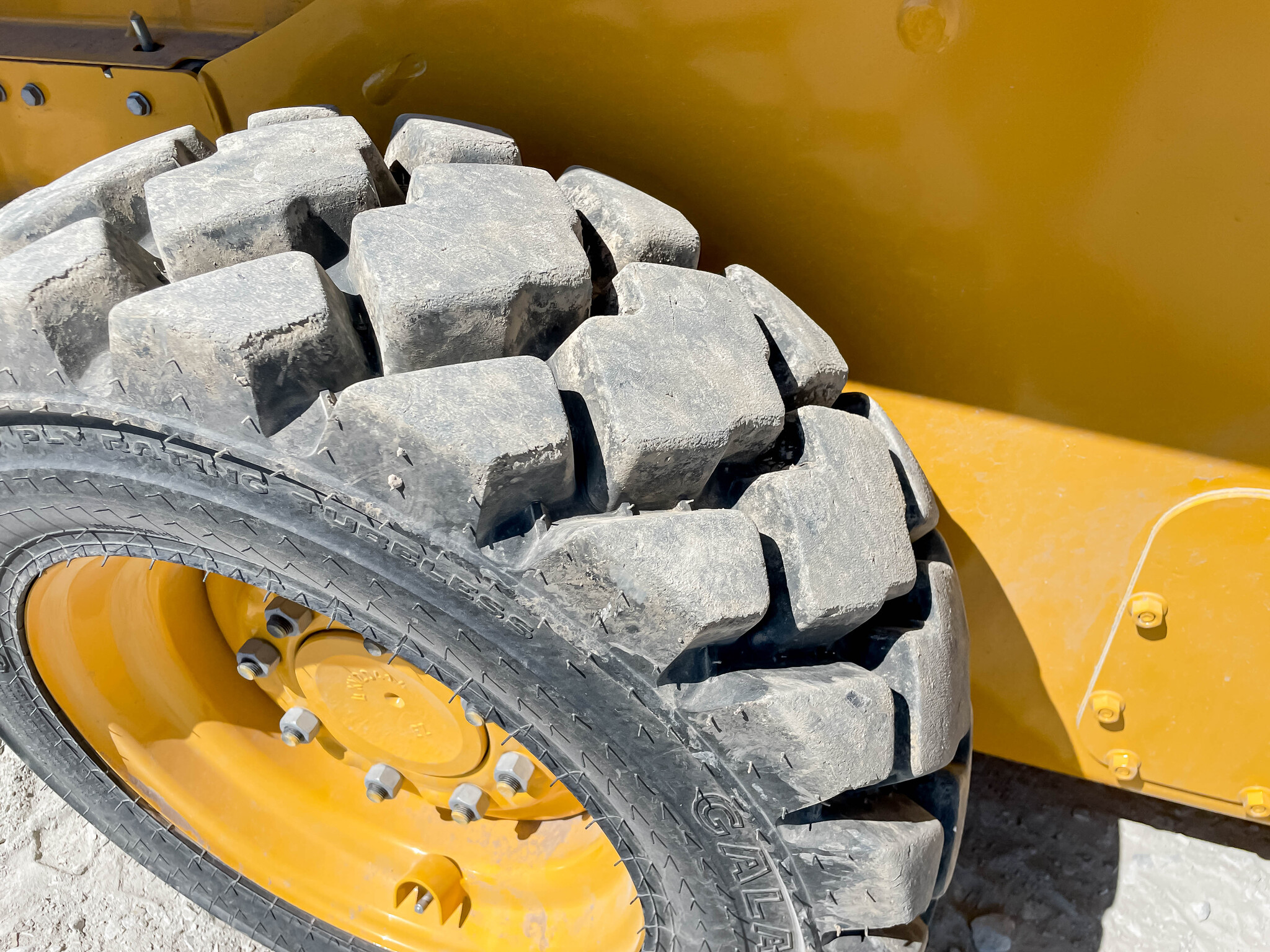  2023 John Deere 324G at LandMark in Hebron, NE