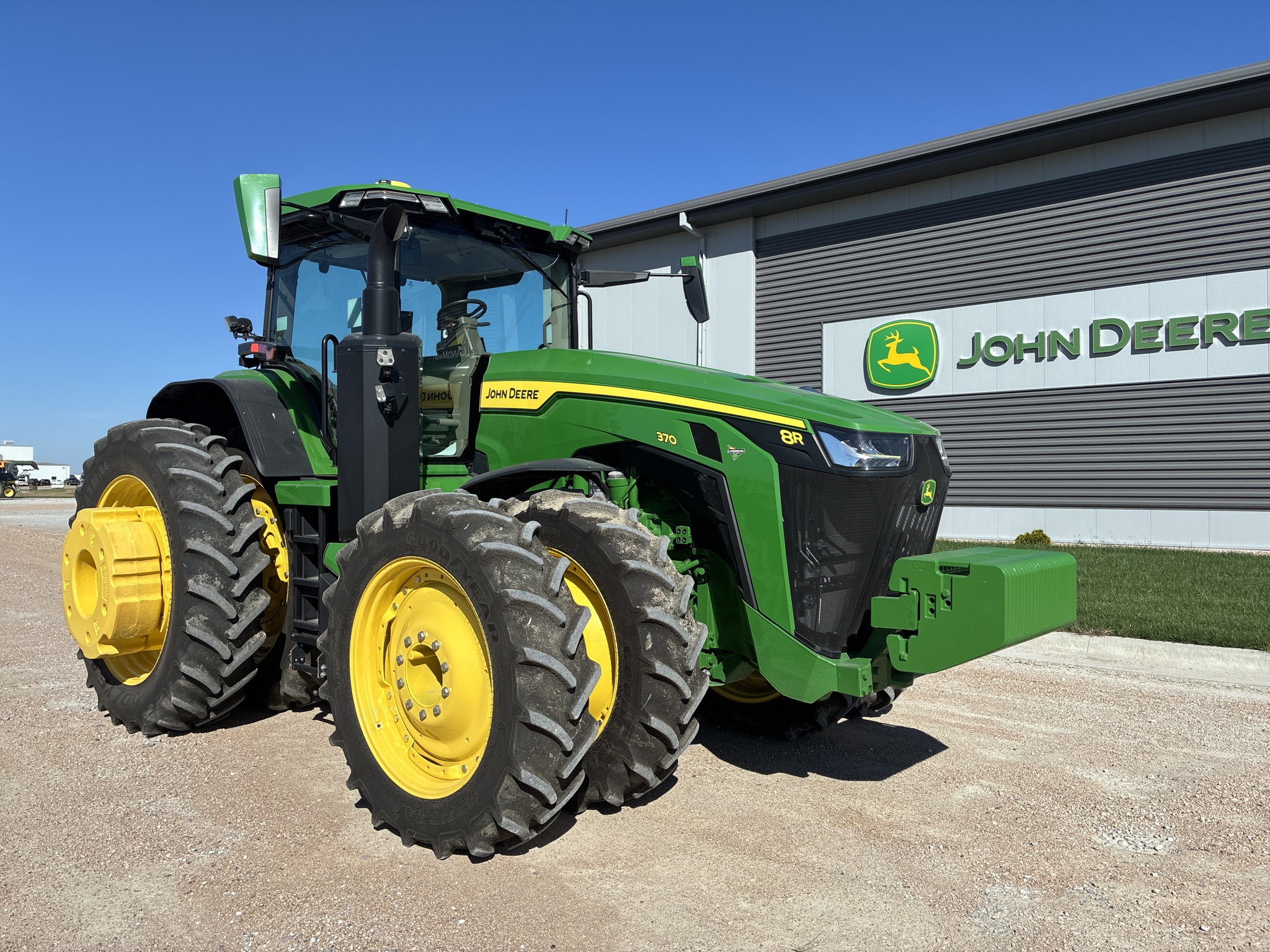  2025 John Deere 8R 370 at LandMark in Hebron, NE