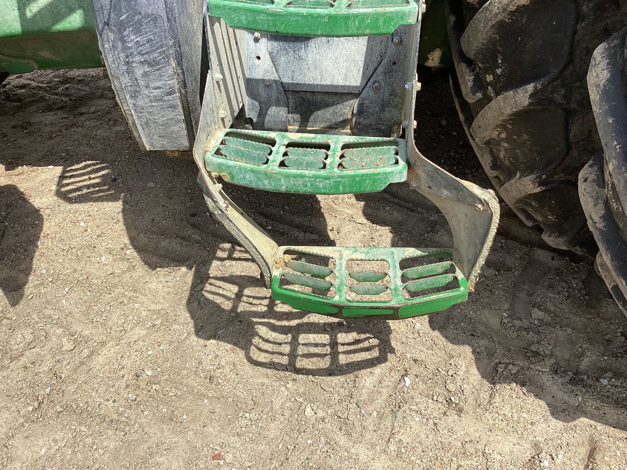 2022 John Deere 8R 250 at LandMark in Minden, NE