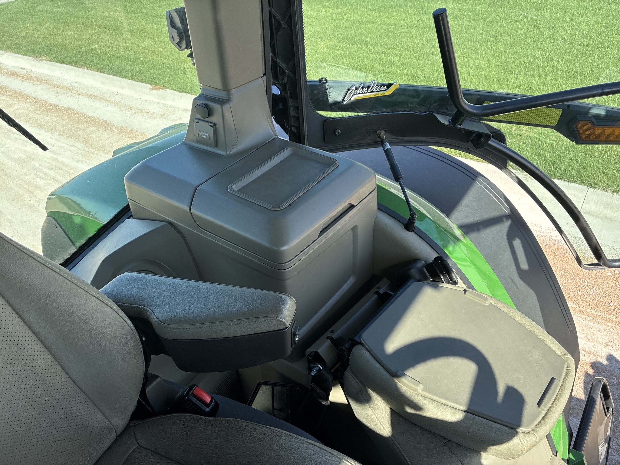  2025 John Deere 8R 370 at LandMark in Hebron, NE