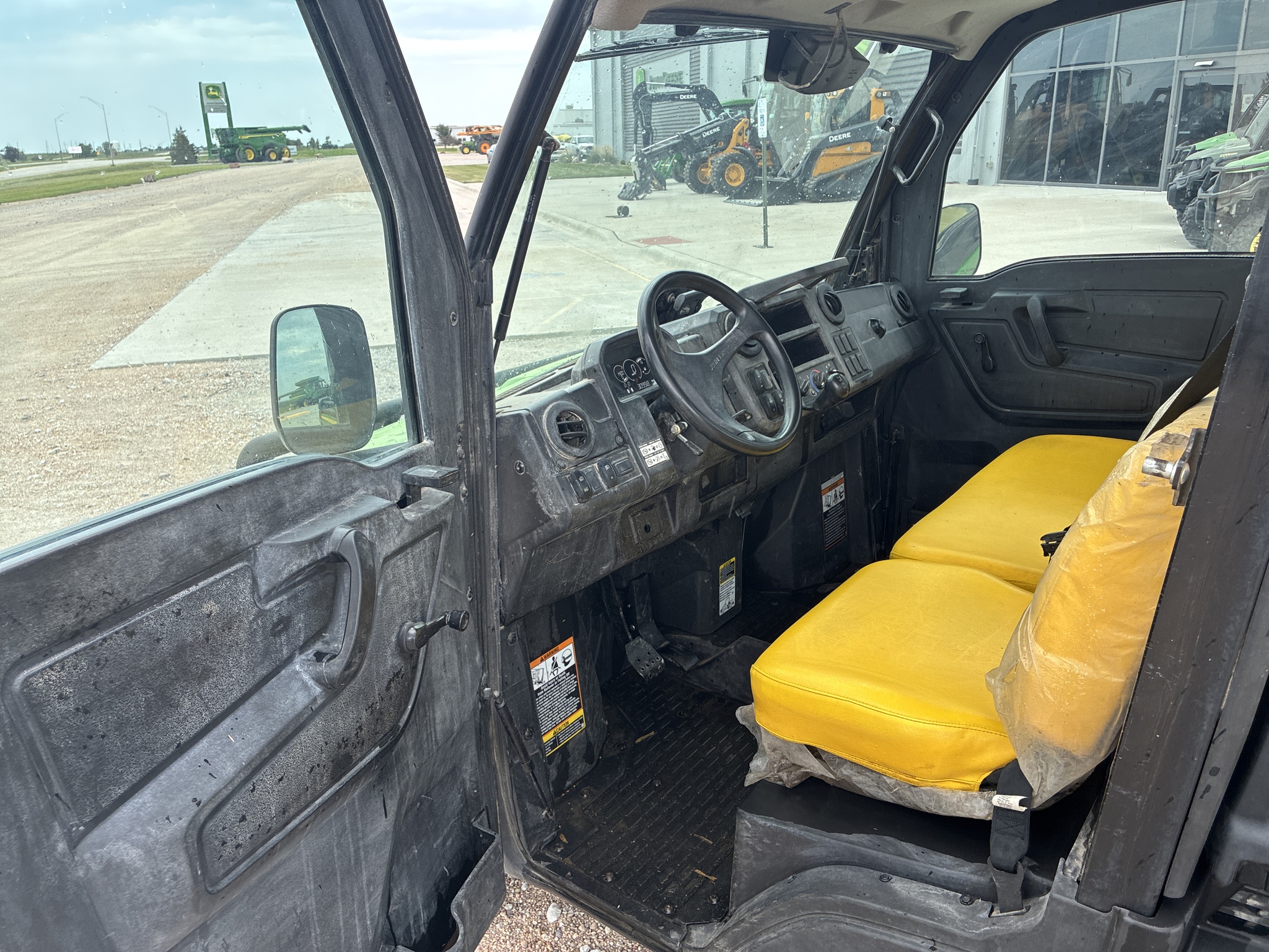  2022 John Deere XUV835M HVAC Cab at LandMark in Hebron, NE