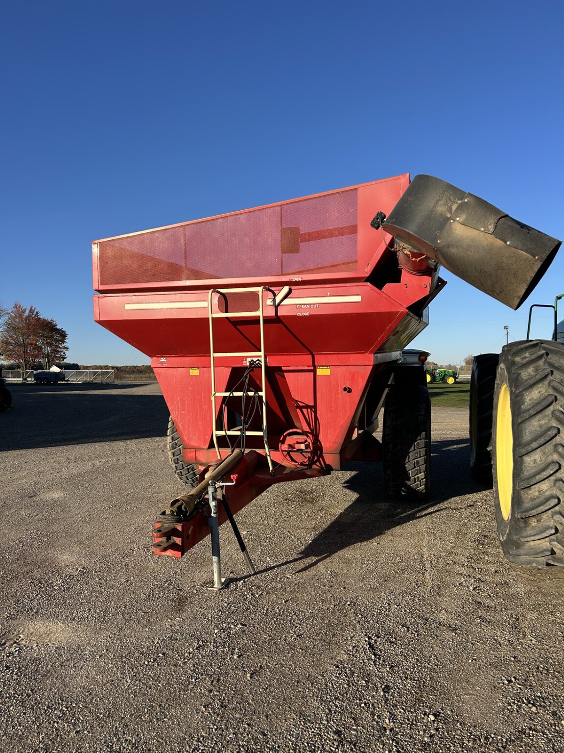 On Lot  E-z Trail 510 at Tri County Equipment Marlette, MI
