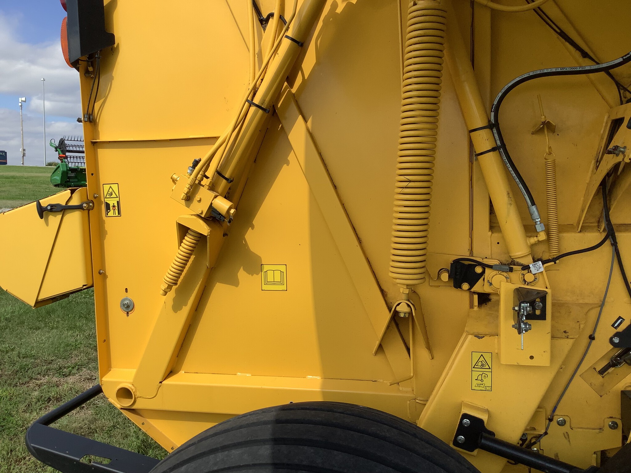  2023 NEW HOLLAND Rollbelt 560 at LandMark in Beatrice, NE