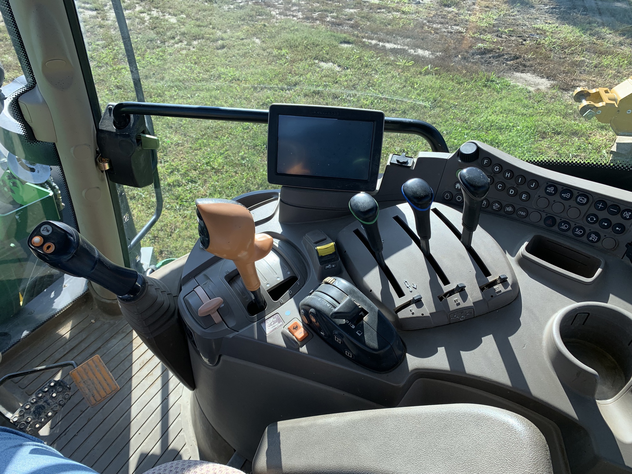  2013 John Deere 6105R at LandMark in Lexington, NE