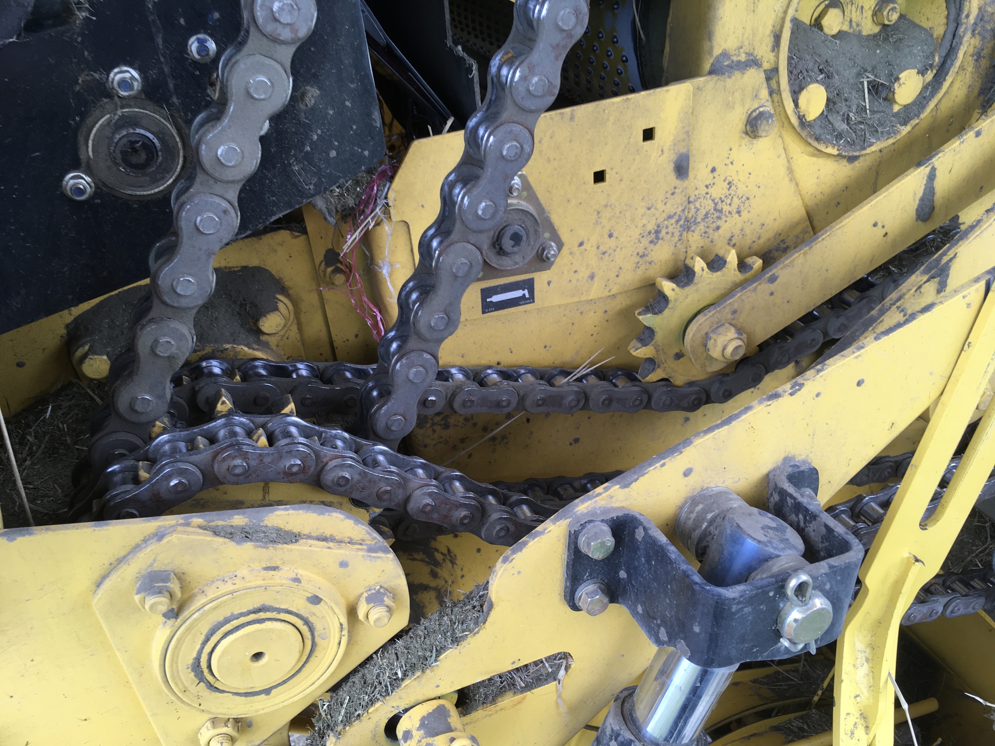  2023 NEW HOLLAND Rollbelt 560 at LandMark in Phillipsburg, KS