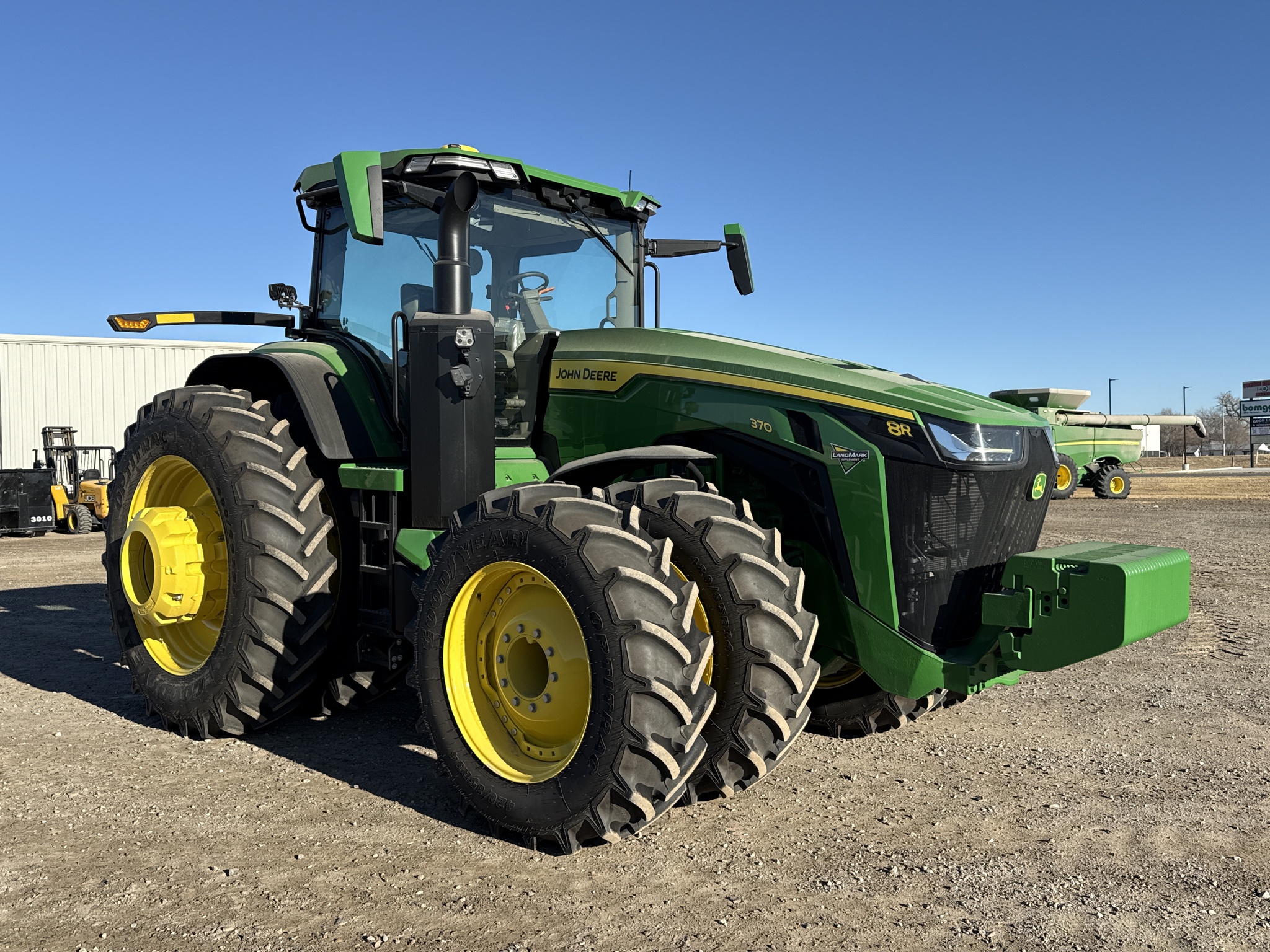  2025 John Deere 8R 370 at LandMark in Gothenburg, NE