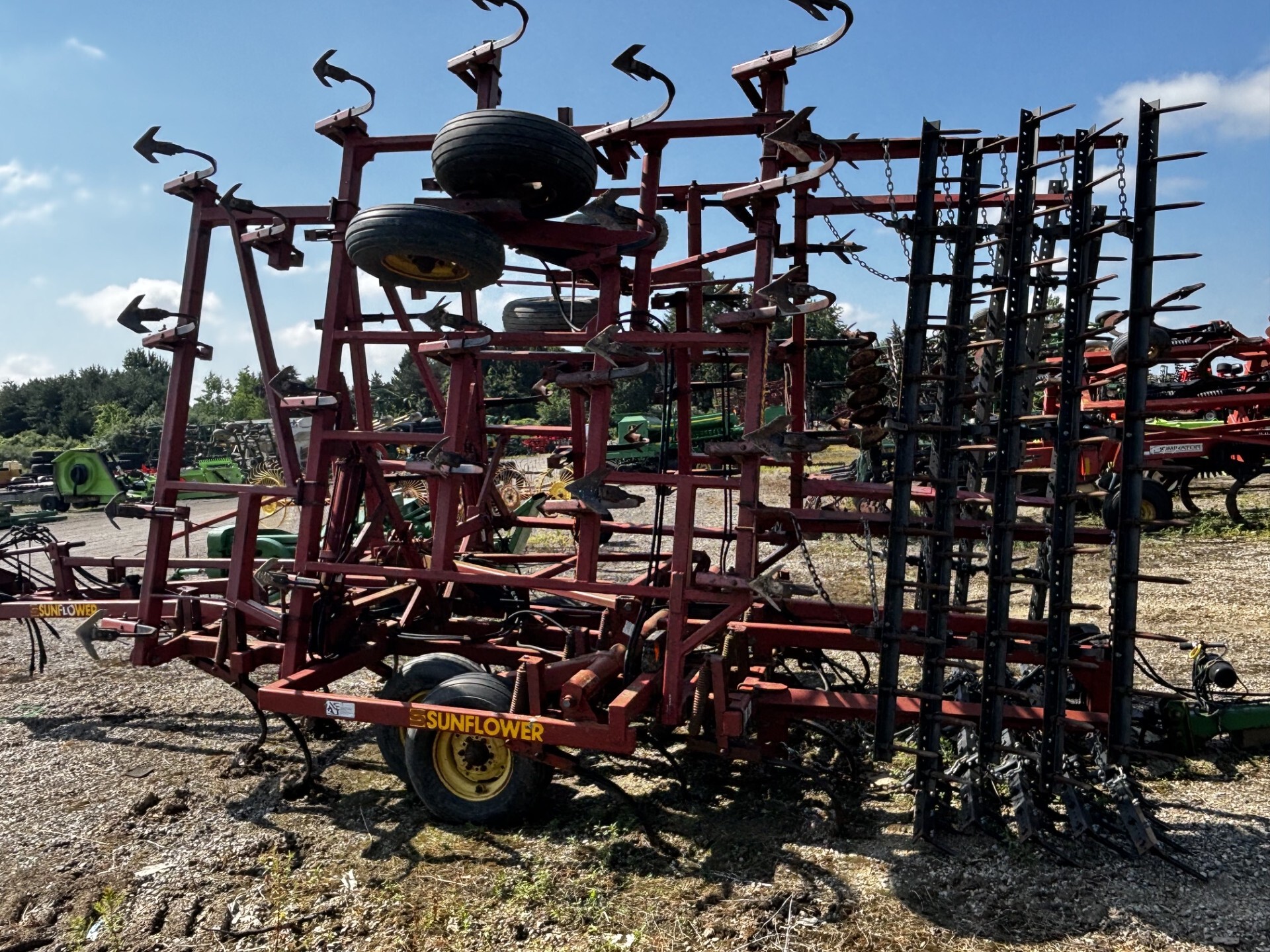 On Lot  Sunflower 5033-30 at Tri County Equipment Sandusky, MI