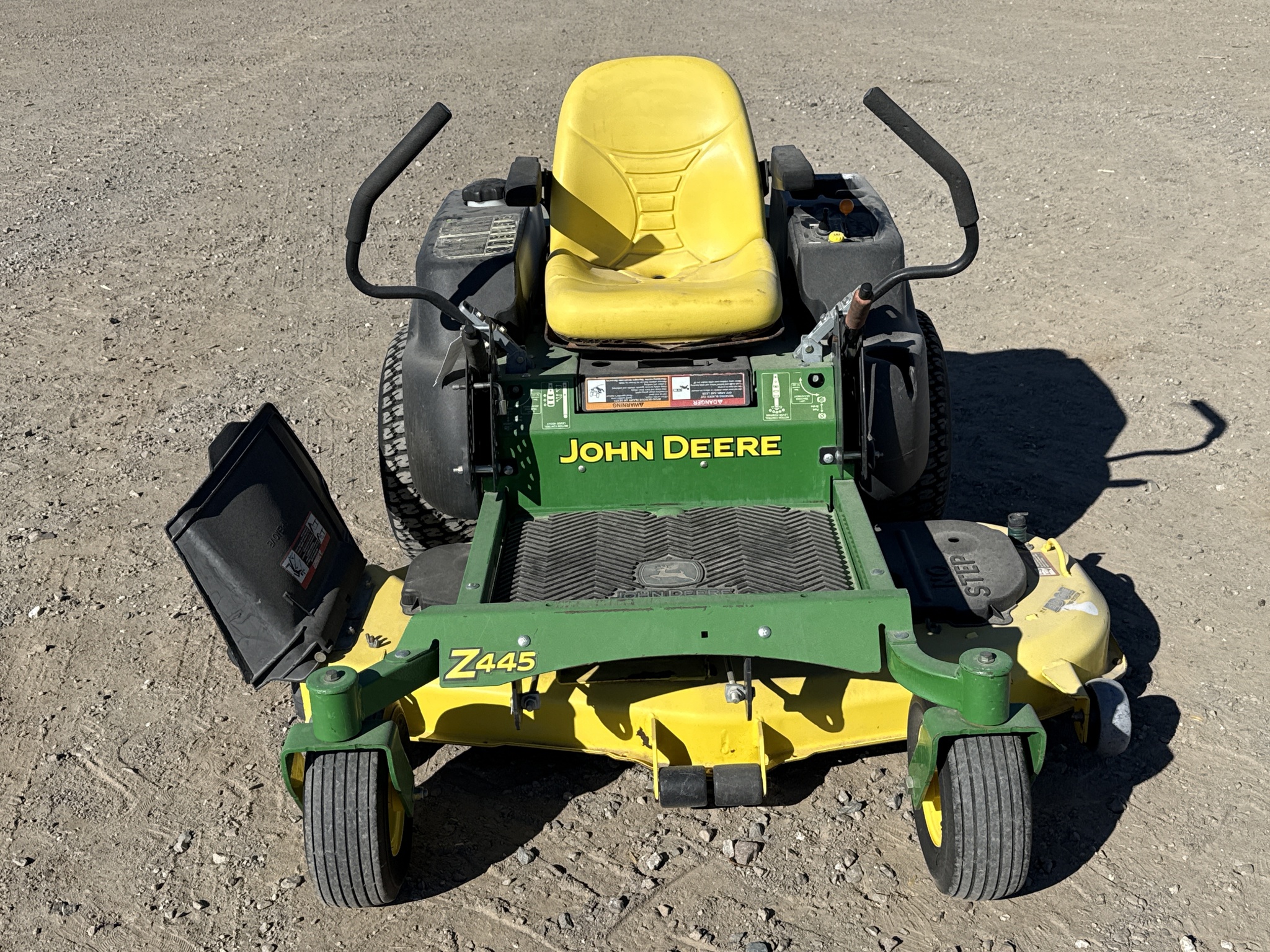  2010 John Deere Z445 at LandMark in Gothenburg, NE