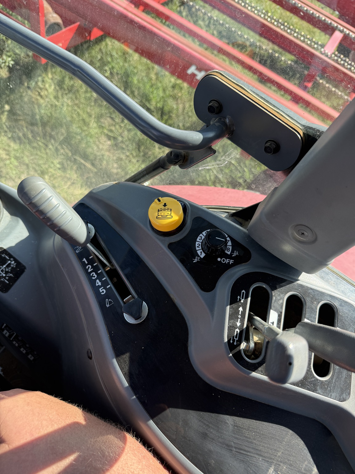  2014 MASSEY FERGUSON 4610 at LandMark in Gothenburg, NE