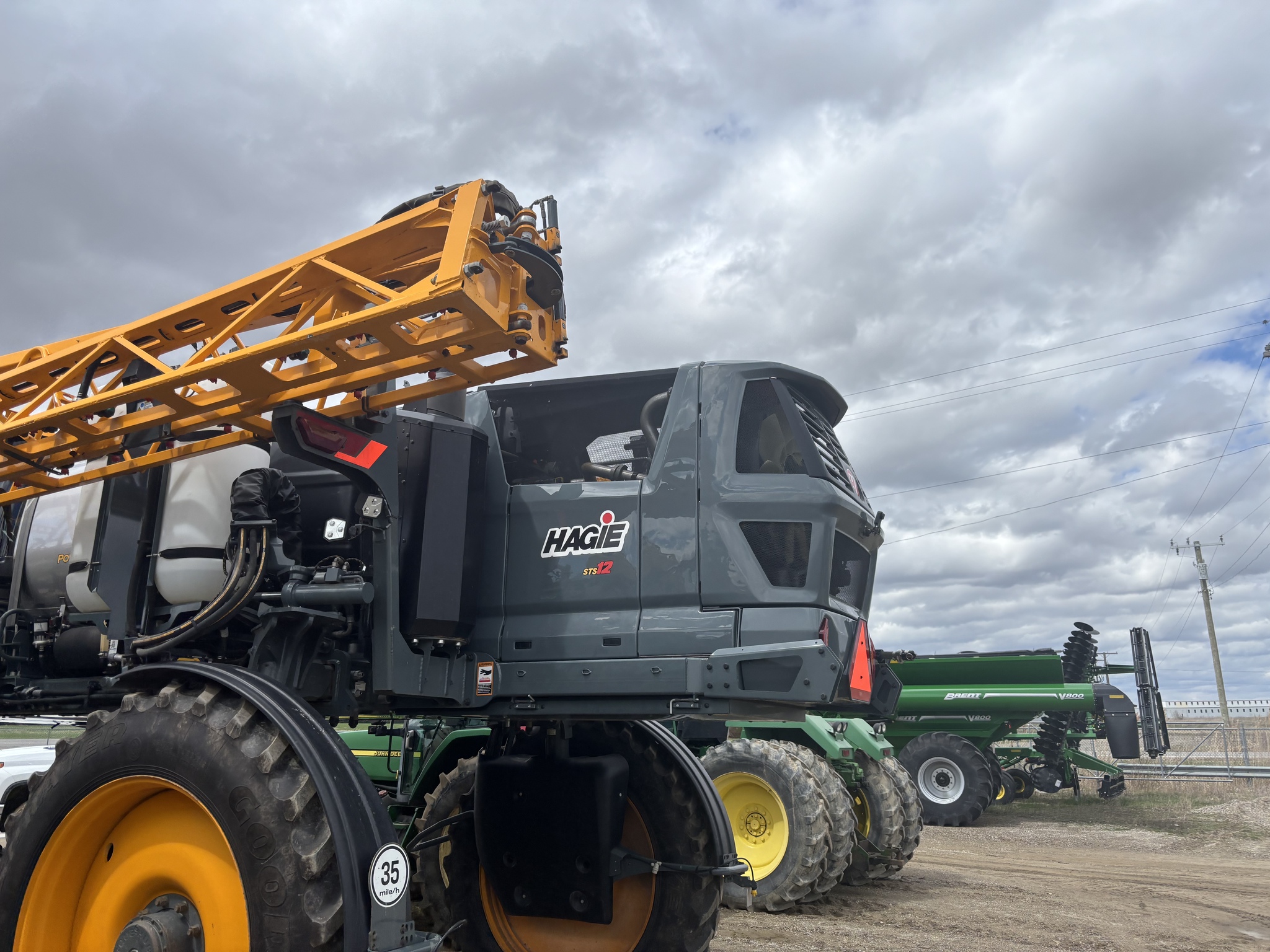 On Lot 2022 Hagie STS12 at Tri County Equipment Marlette, MI