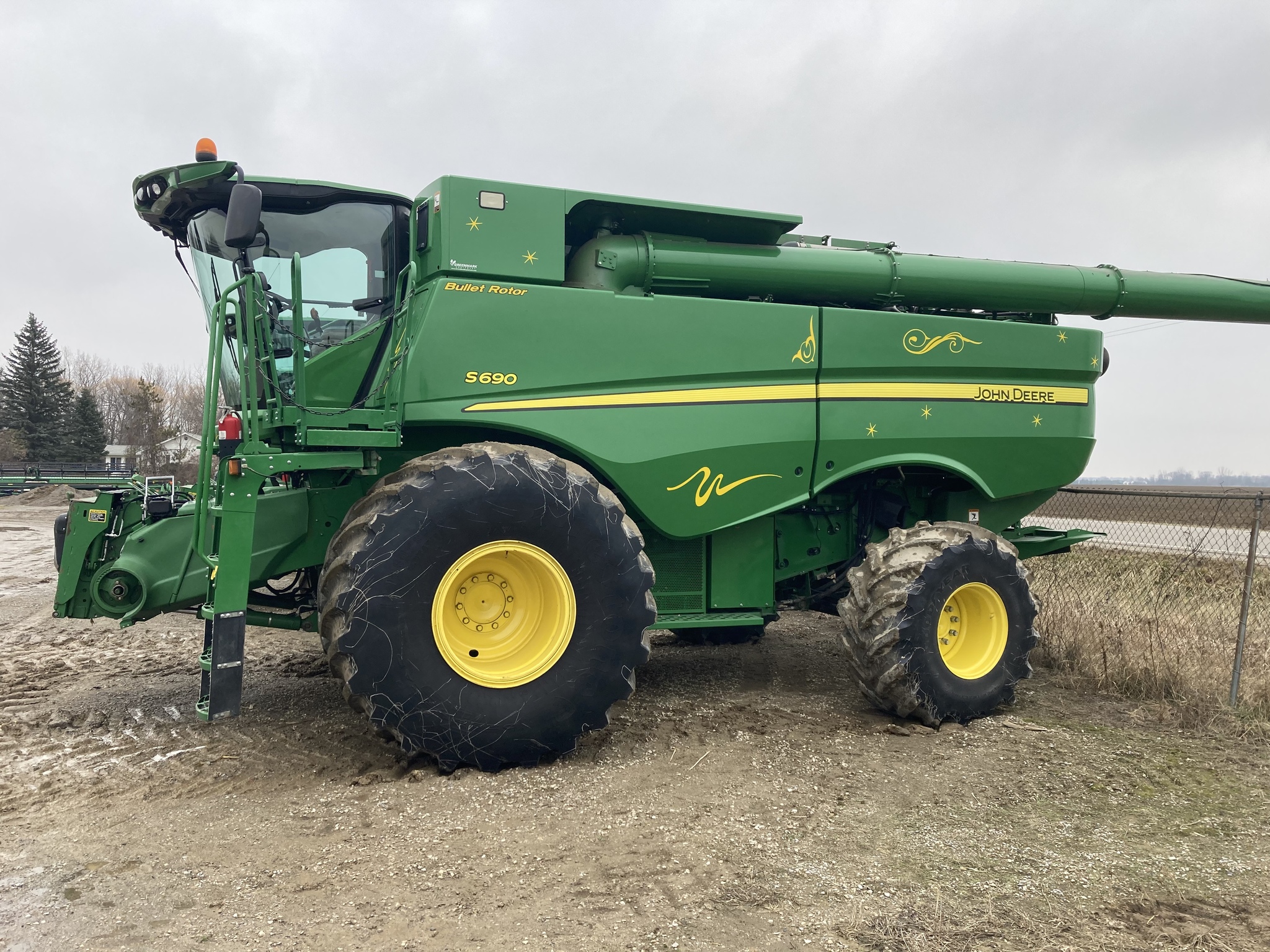 On Lot 2015 John Deere S690 at Tri County Equipment Marlette, MI