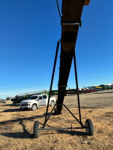  2010 Universal 1535 Field Loader at LandMark in Smith Center, KS