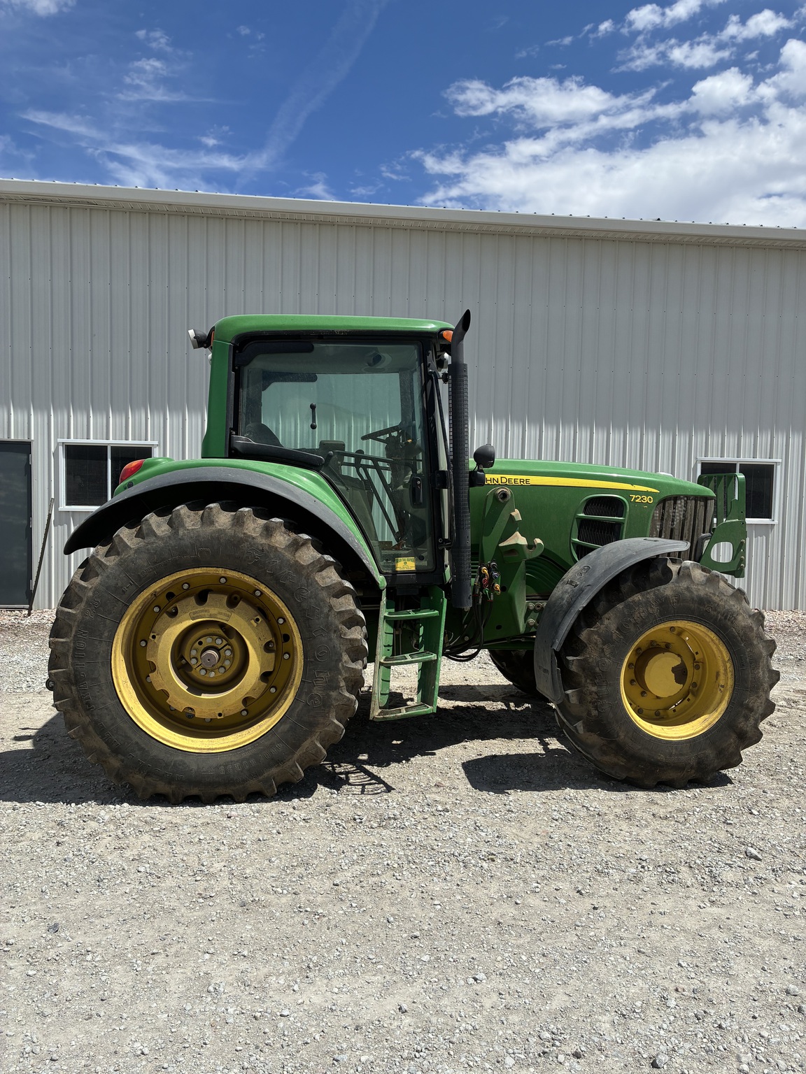  2011 John Deere 7230 Premium at LandMark in Fairfield, NE