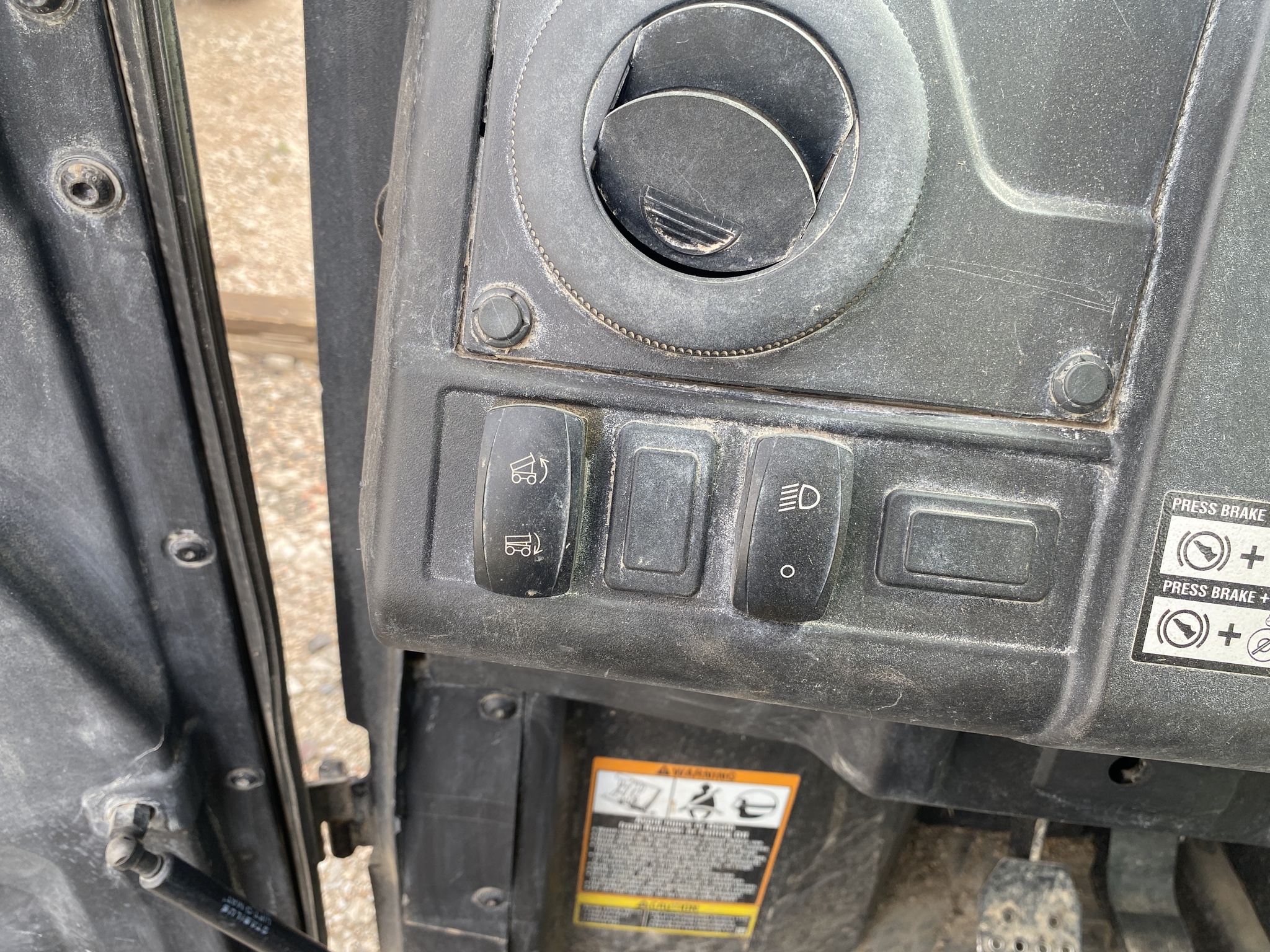  2022 John Deere XUV835M HVAC Cab at LandMark in Hebron, NE