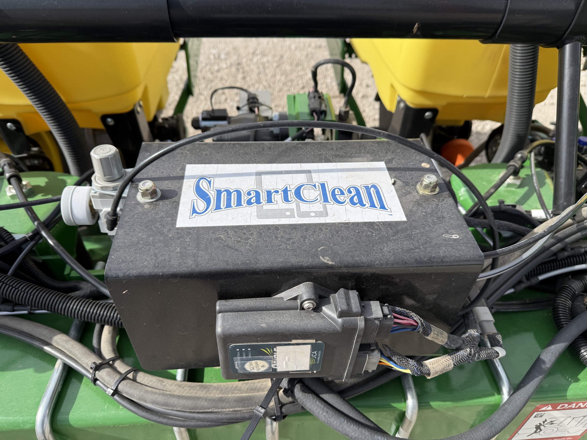  2025 John Deere 1725 at LandMark in Hastings, NE