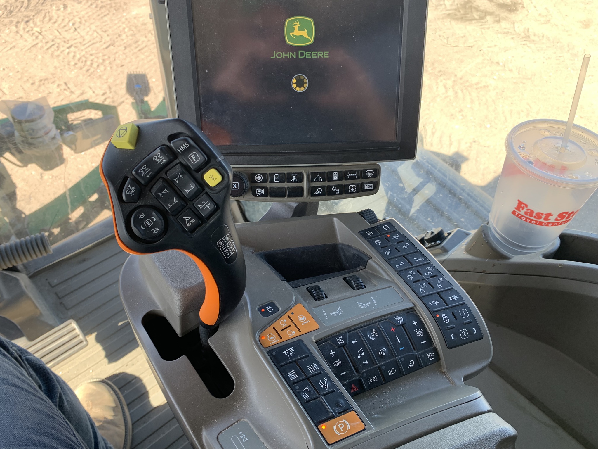  2023 John Deere 600R at LandMark in Gothenburg, NE