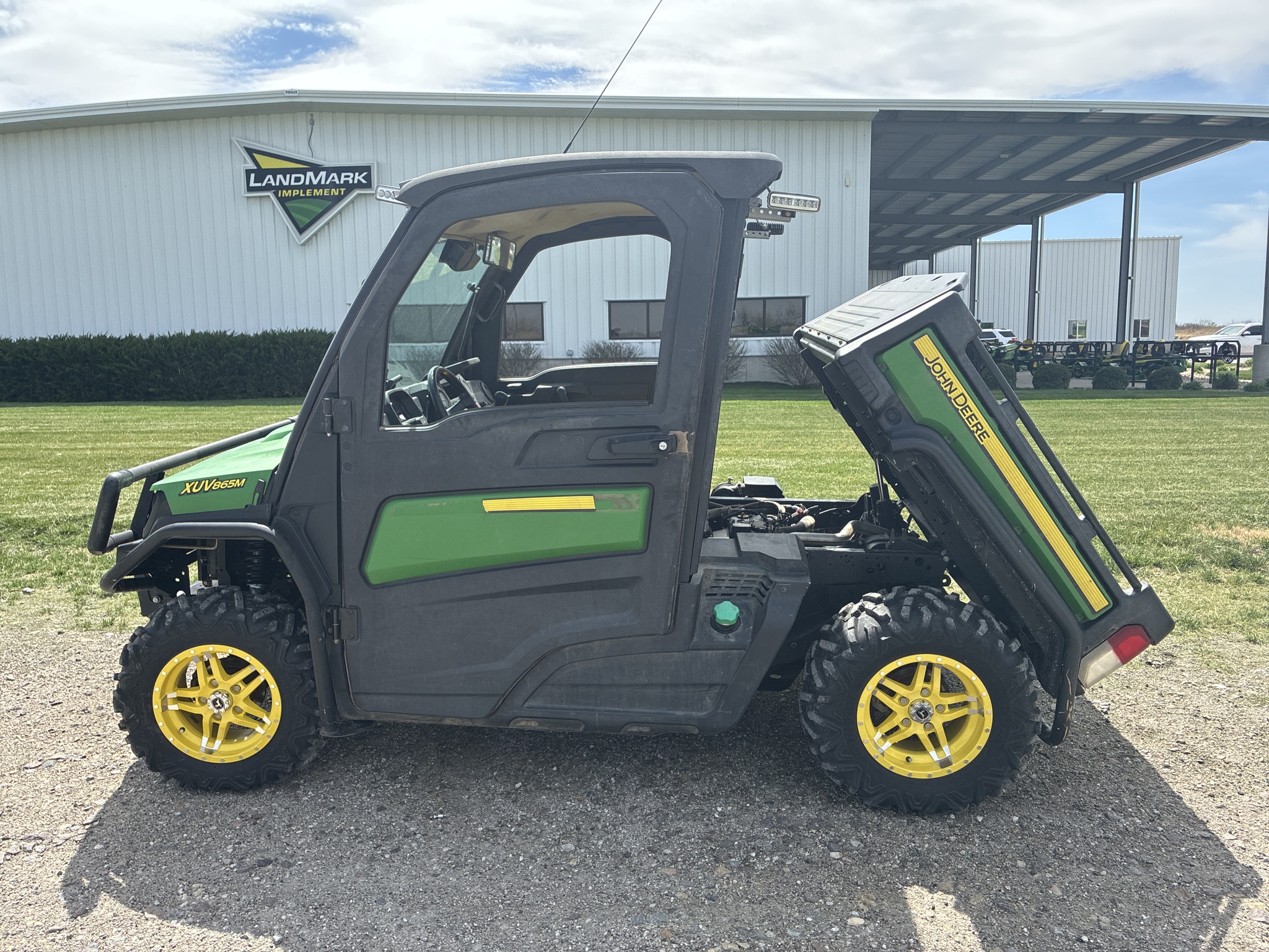  2019 John Deere XUV 865M at LandMark in Marysville, KS