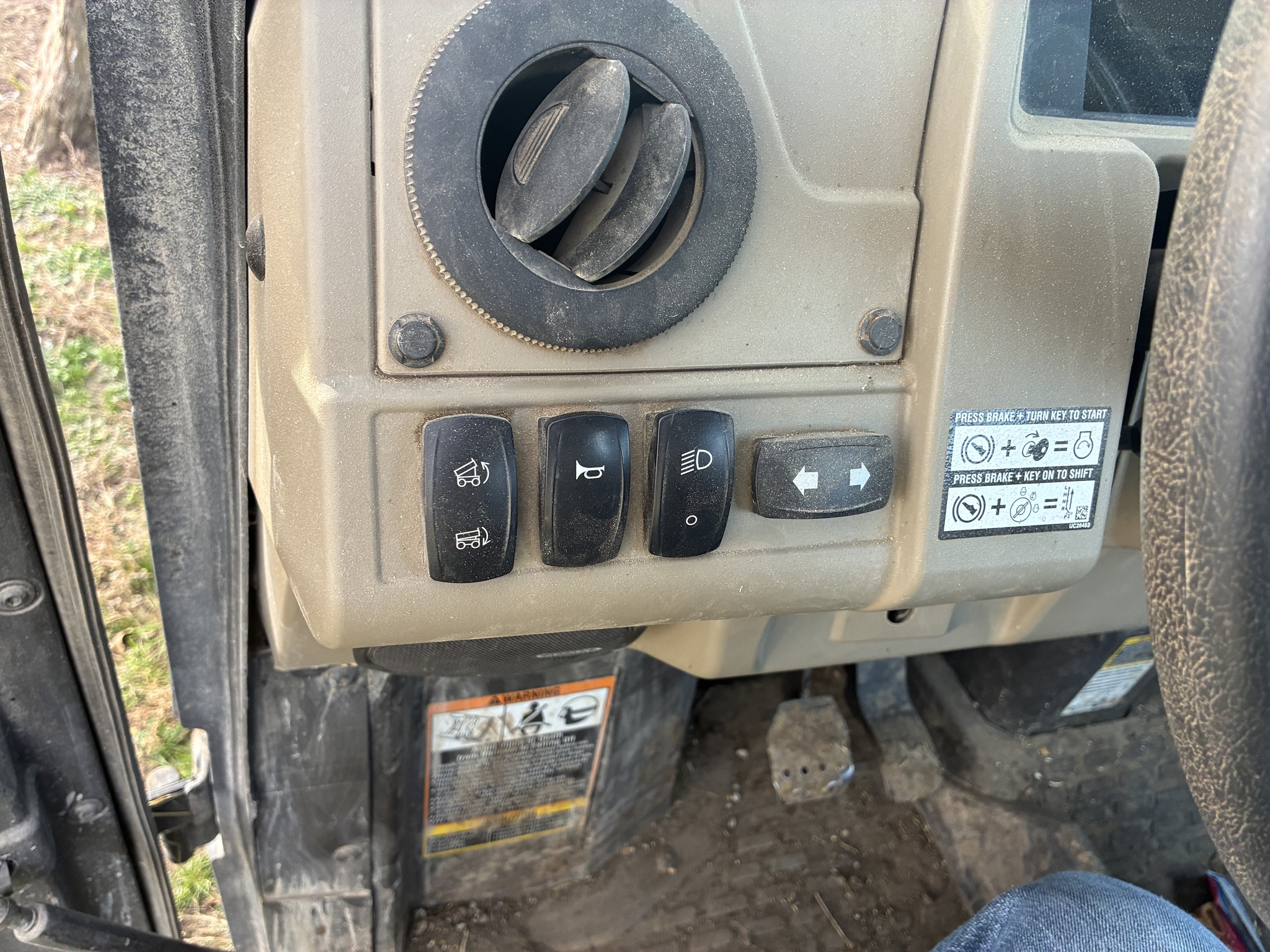  2023 John Deere XUV 835R at LandMark in Beatrice, NE