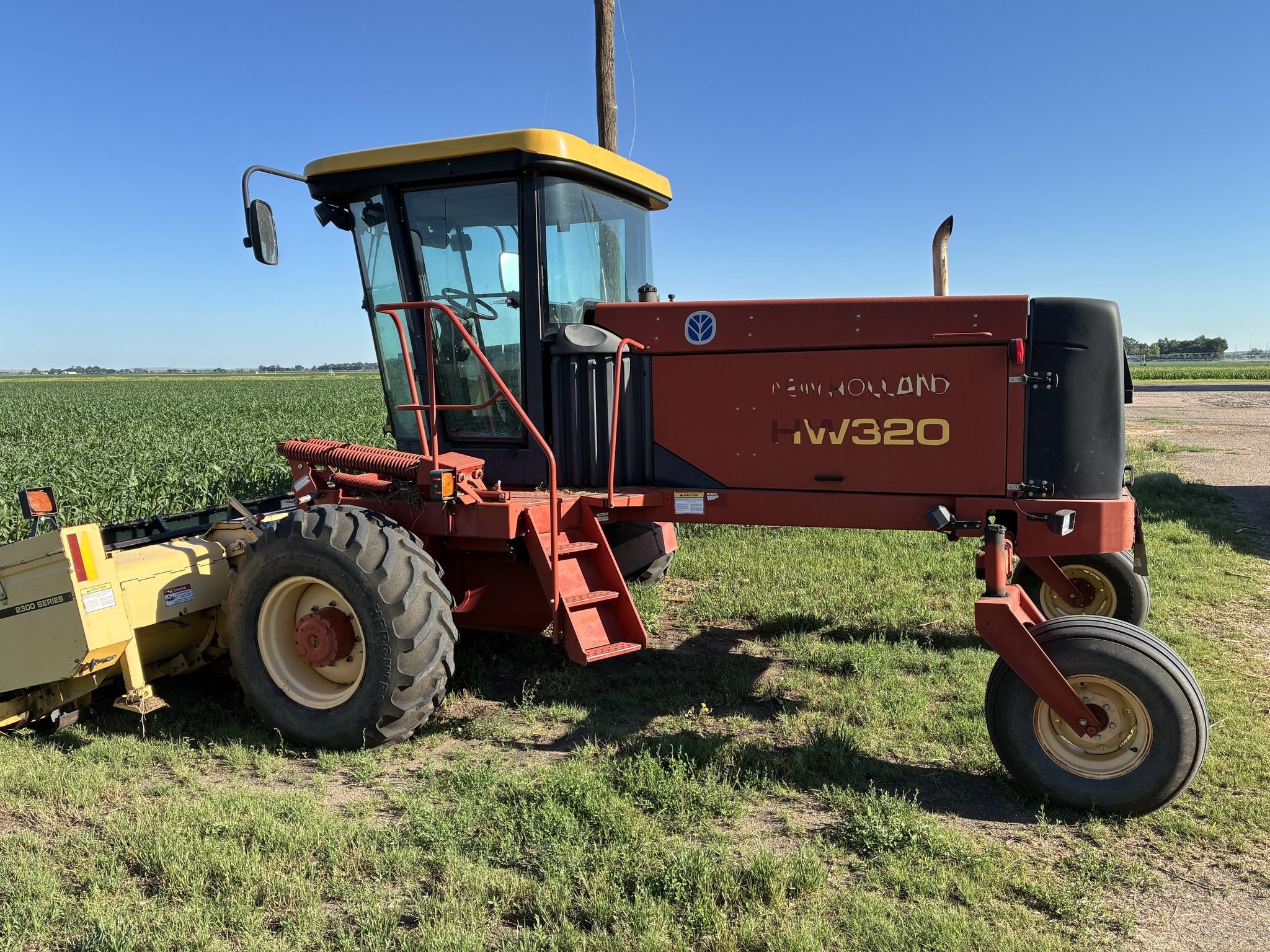  2002 NEW HOLLAND HW320 at LandMark in Gothenburg, NE