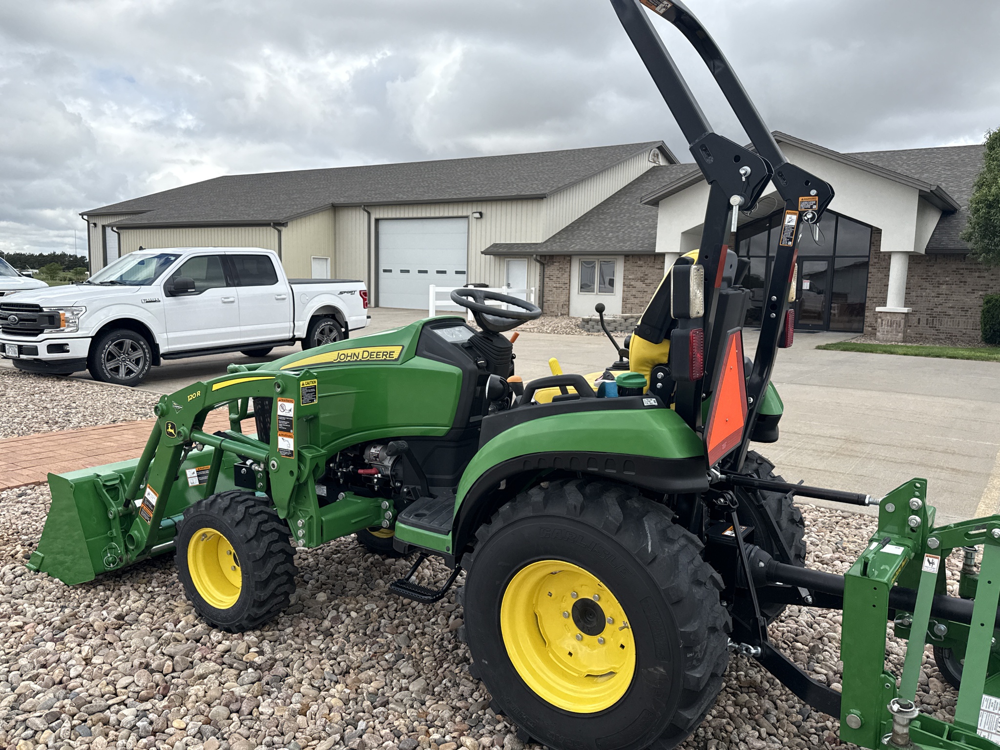   John Deere 2025R at LandMark in Holdrege, NE