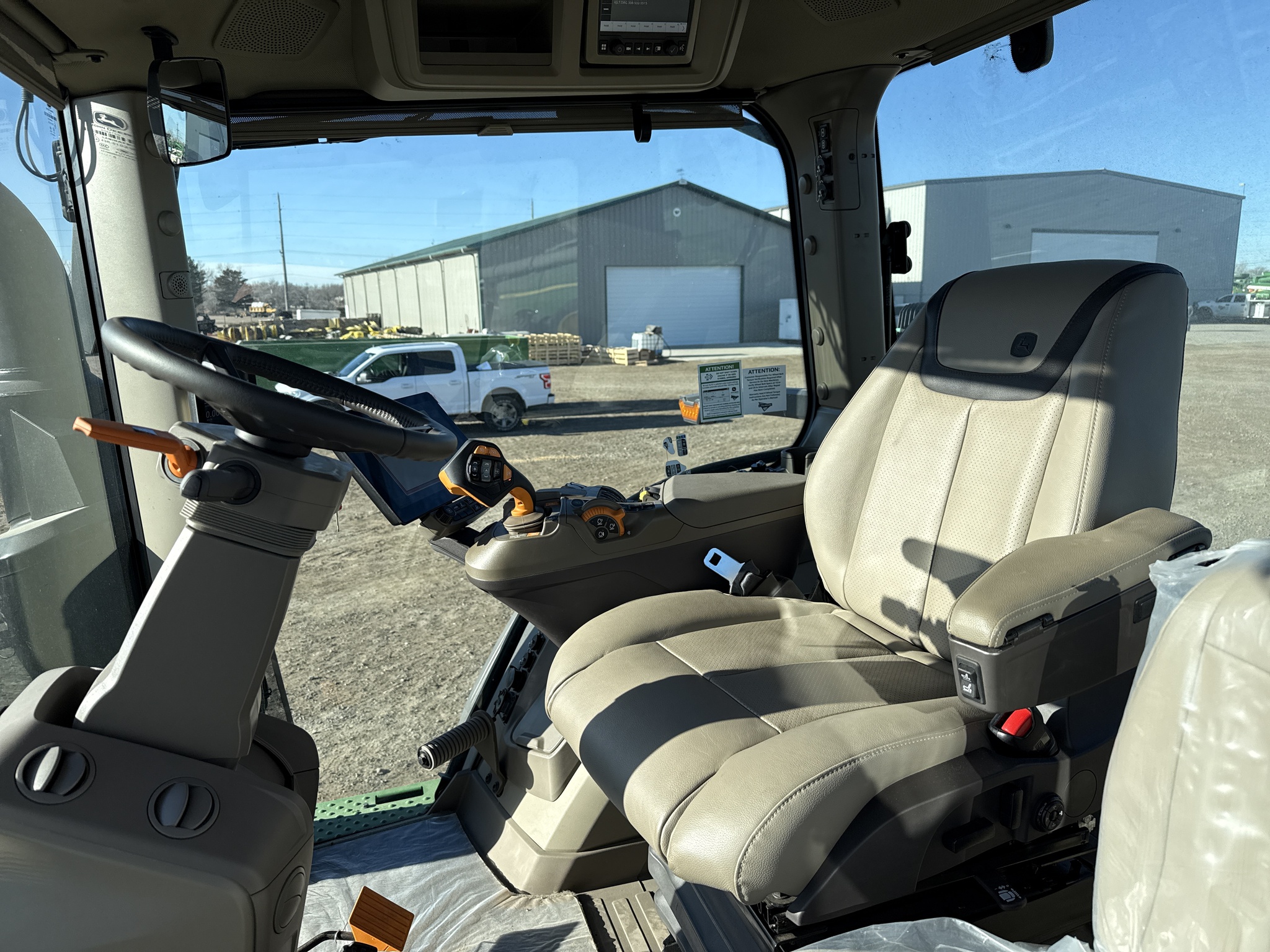  2025 John Deere 8R 370 at LandMark in Gothenburg, NE