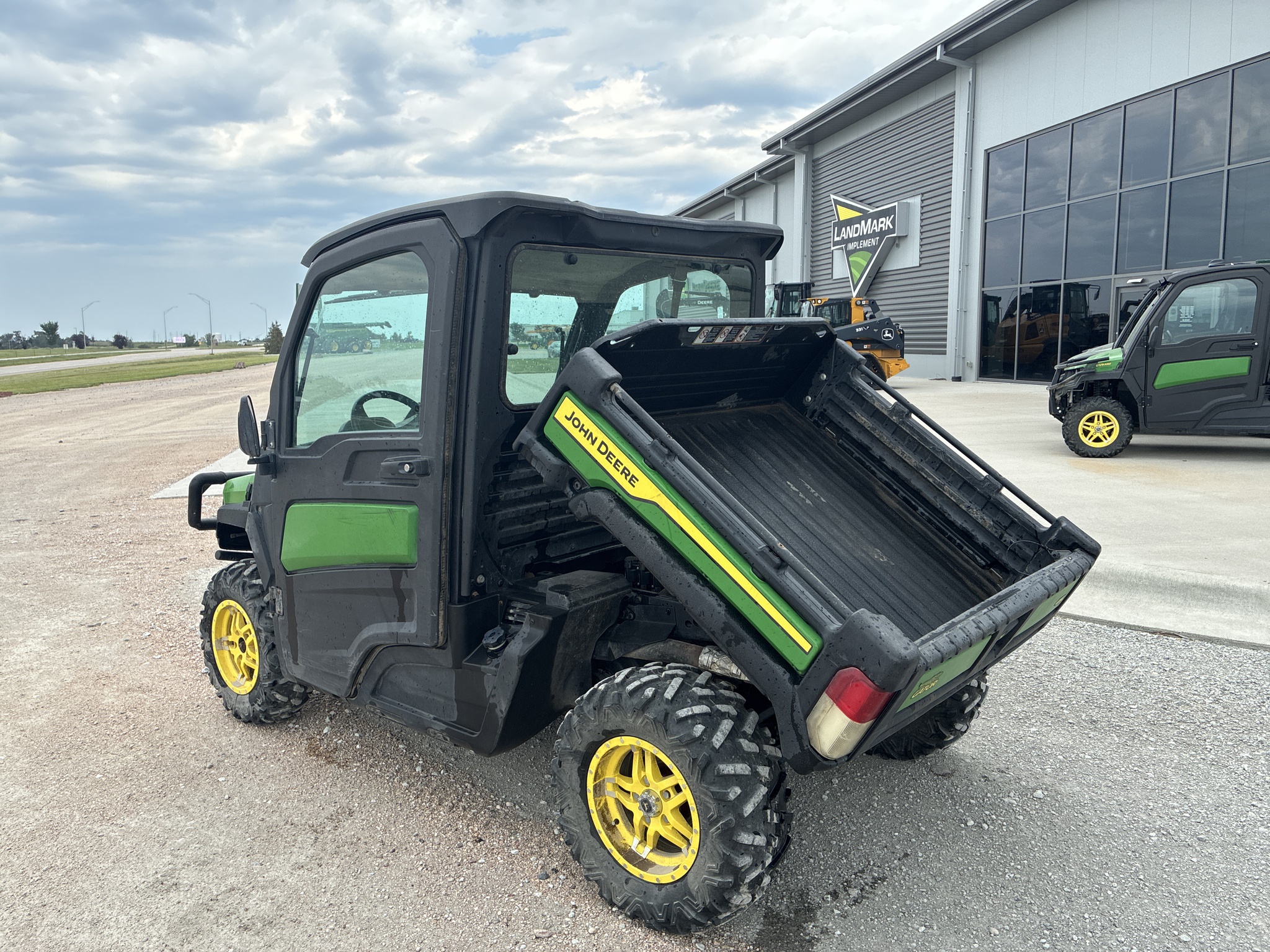  2022 John Deere XUV835M HVAC Cab at LandMark in Hebron, NE