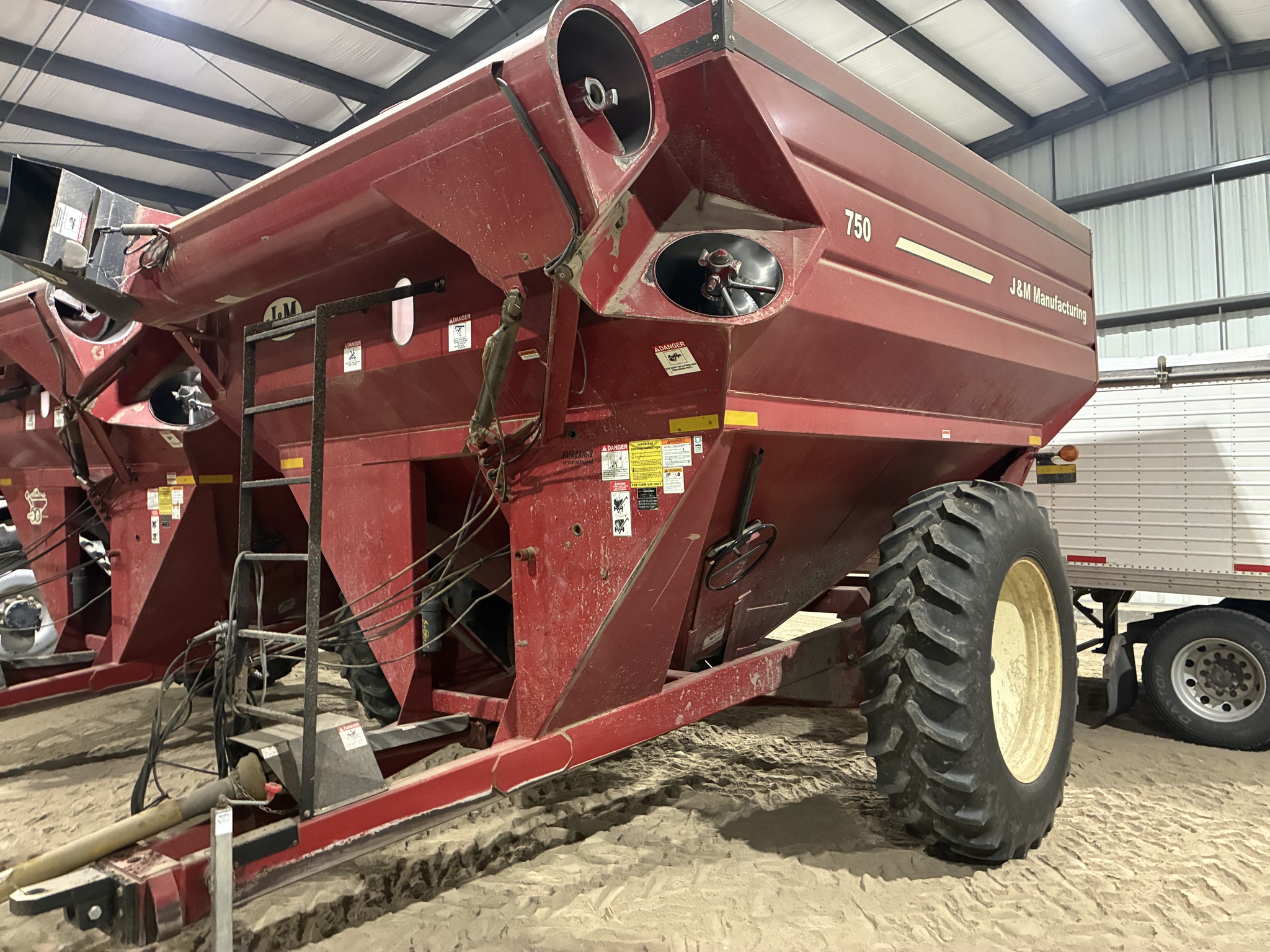  2010 J&m 750-18 at LandMark in Holdrege, NE