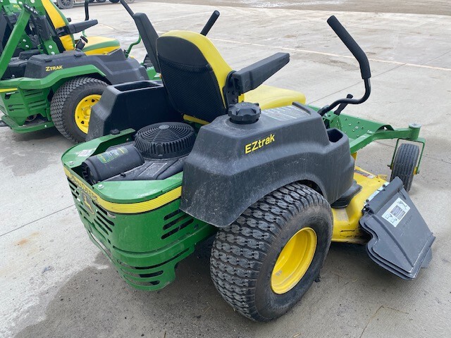  2015 John Deere Z435 at LandMark in Beatrice, NE